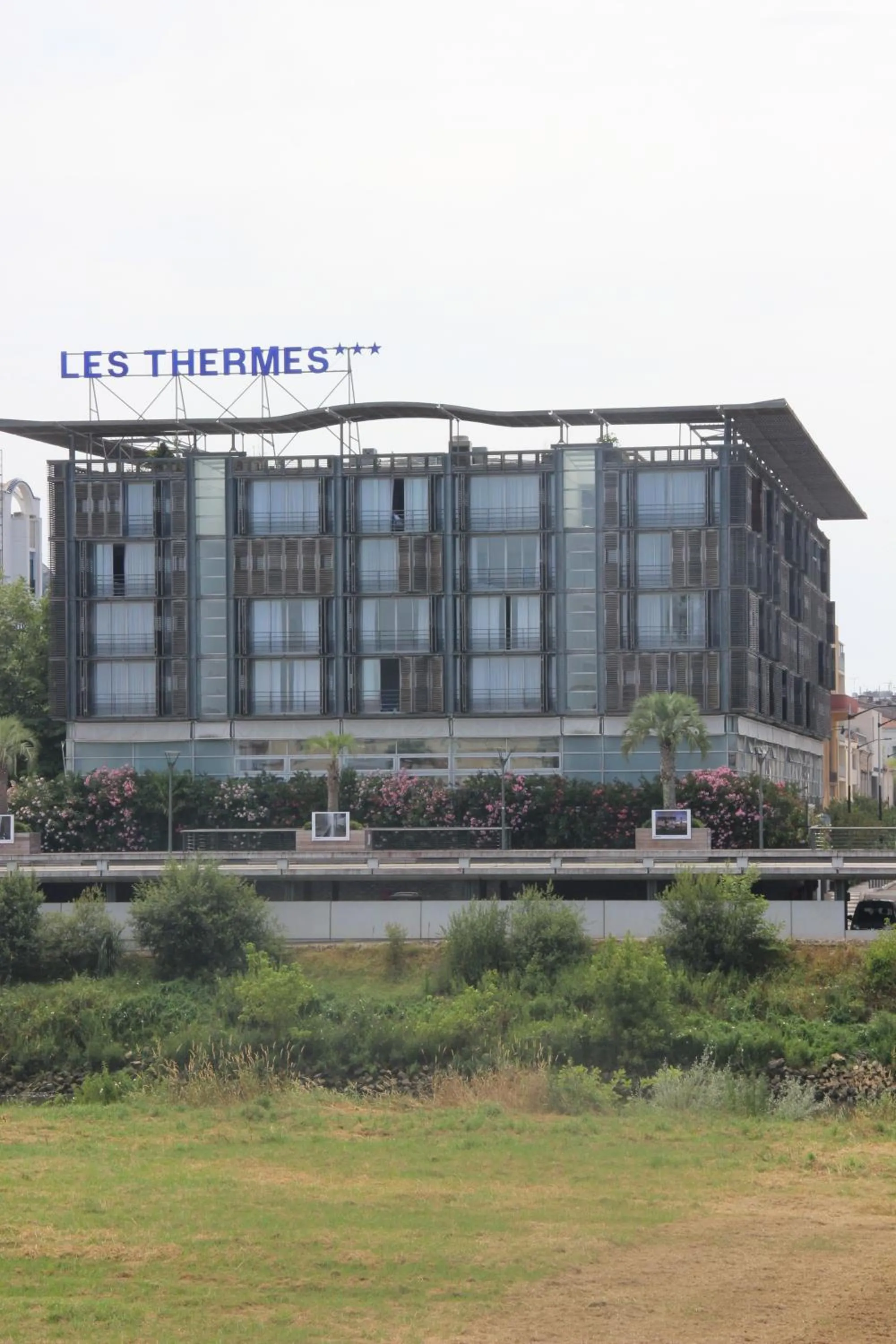 Property building in Les Thermes