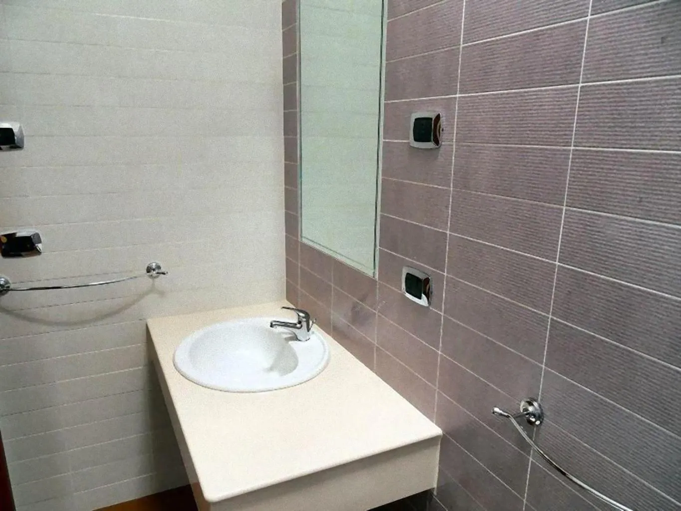 Shower in Residence Bandiera Gialla