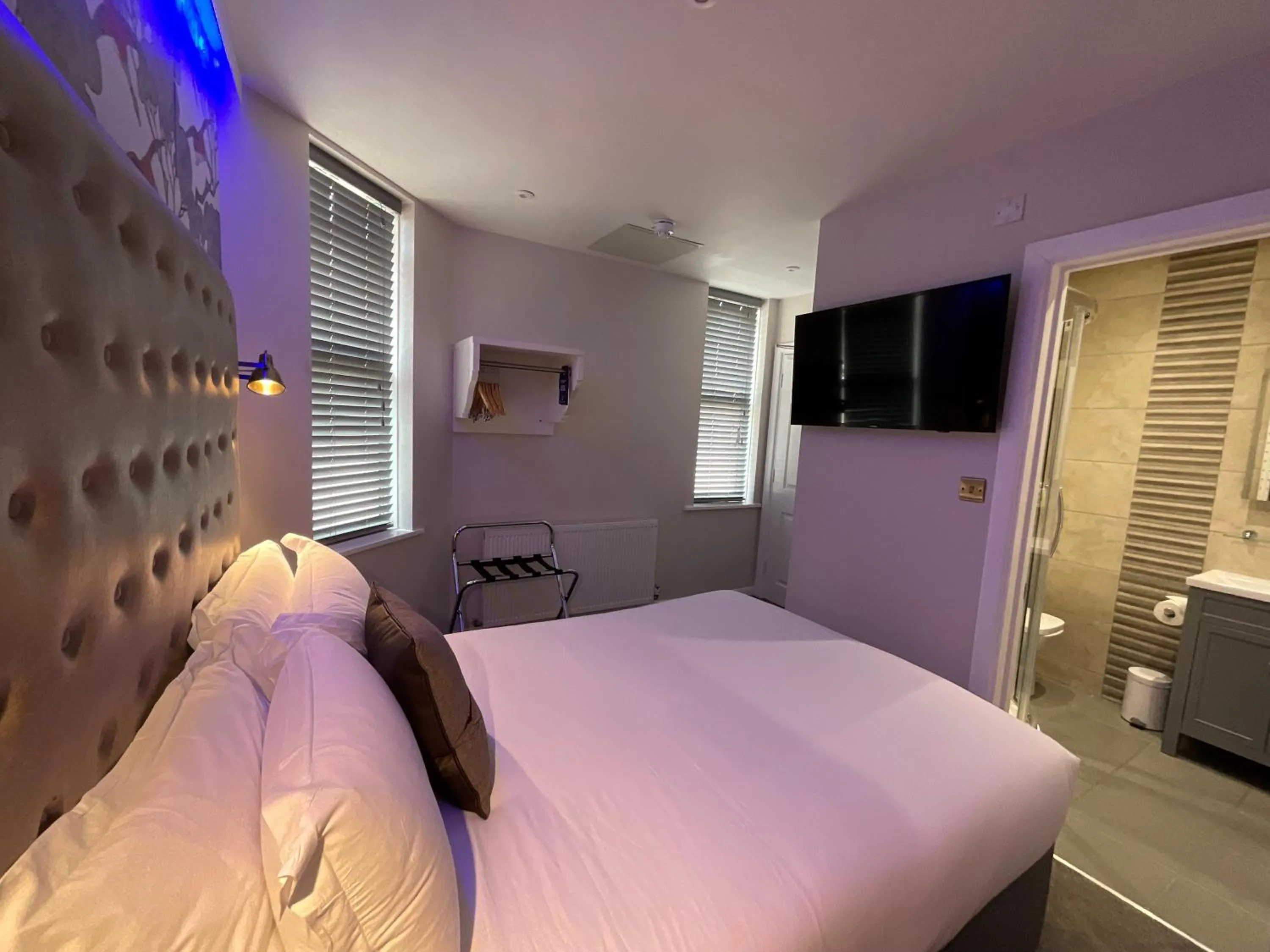 Bed in Forest Park Country Hotel & Inn, Brockenhurst, New Forest, Hampshire - The Coaching Inn Group