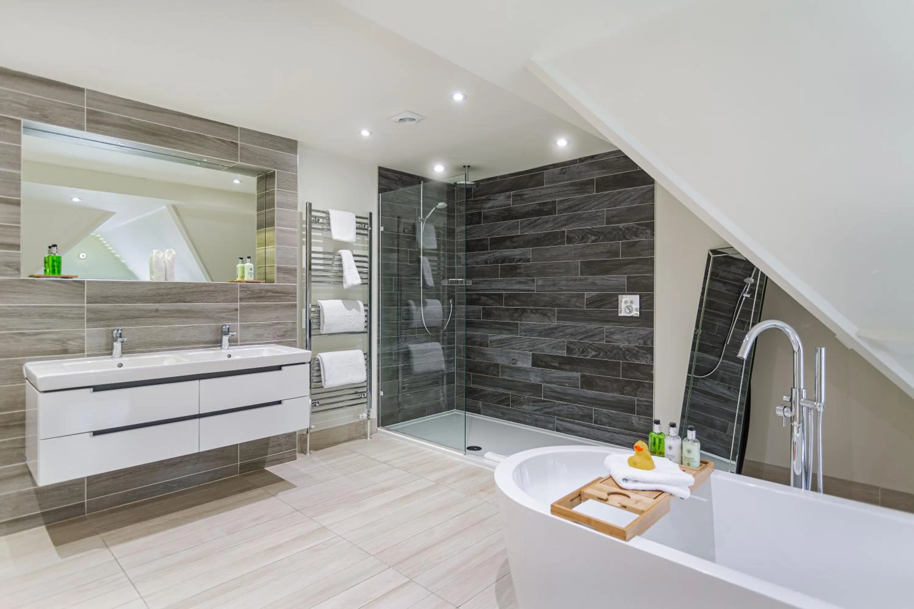 Bathroom in Forest Park Country Hotel & Inn, Brockenhurst, New Forest, Hampshire - The Coaching Inn Group