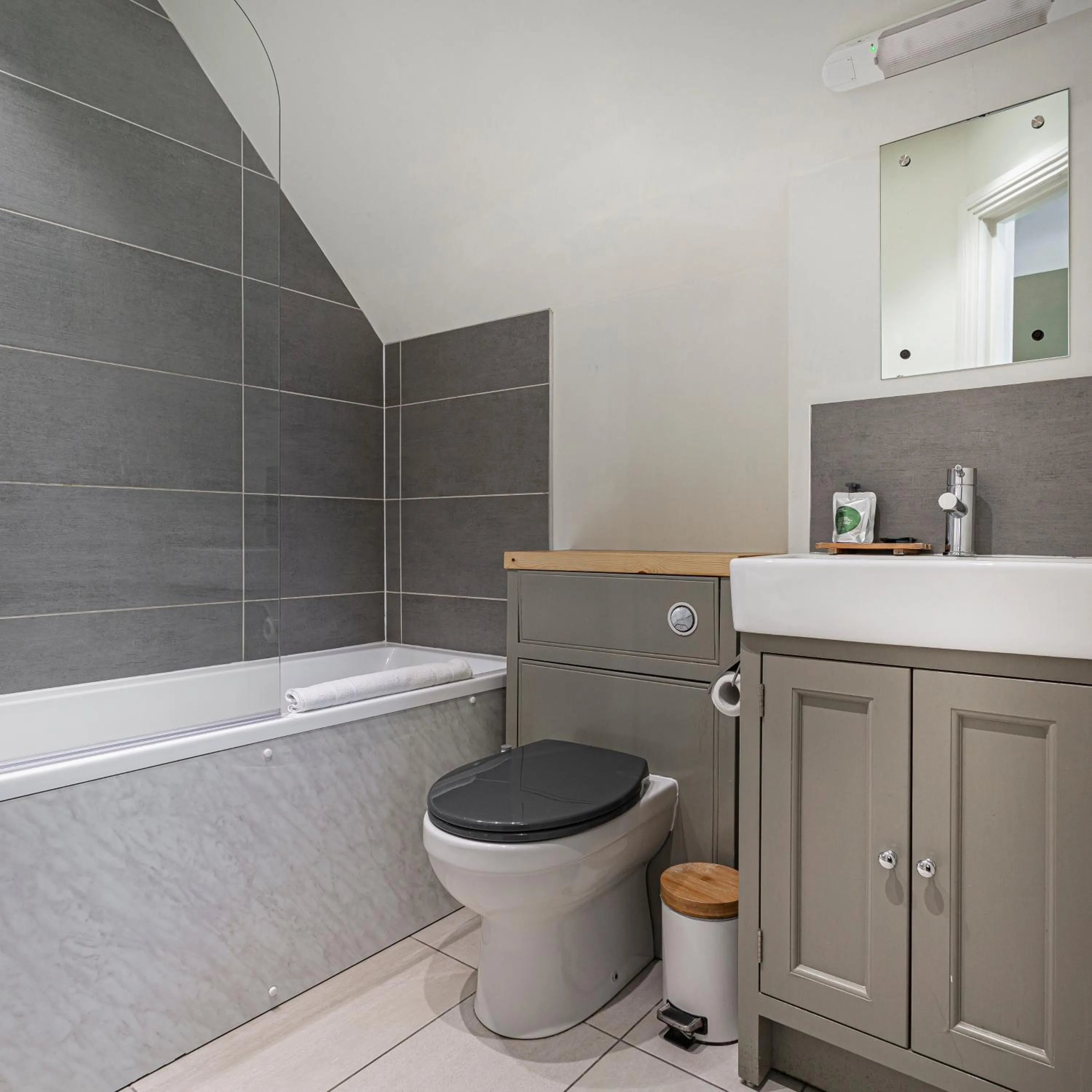 Bathroom in Forest Park Country Hotel & Inn, Brockenhurst, New Forest, Hampshire - The Coaching Inn Group
