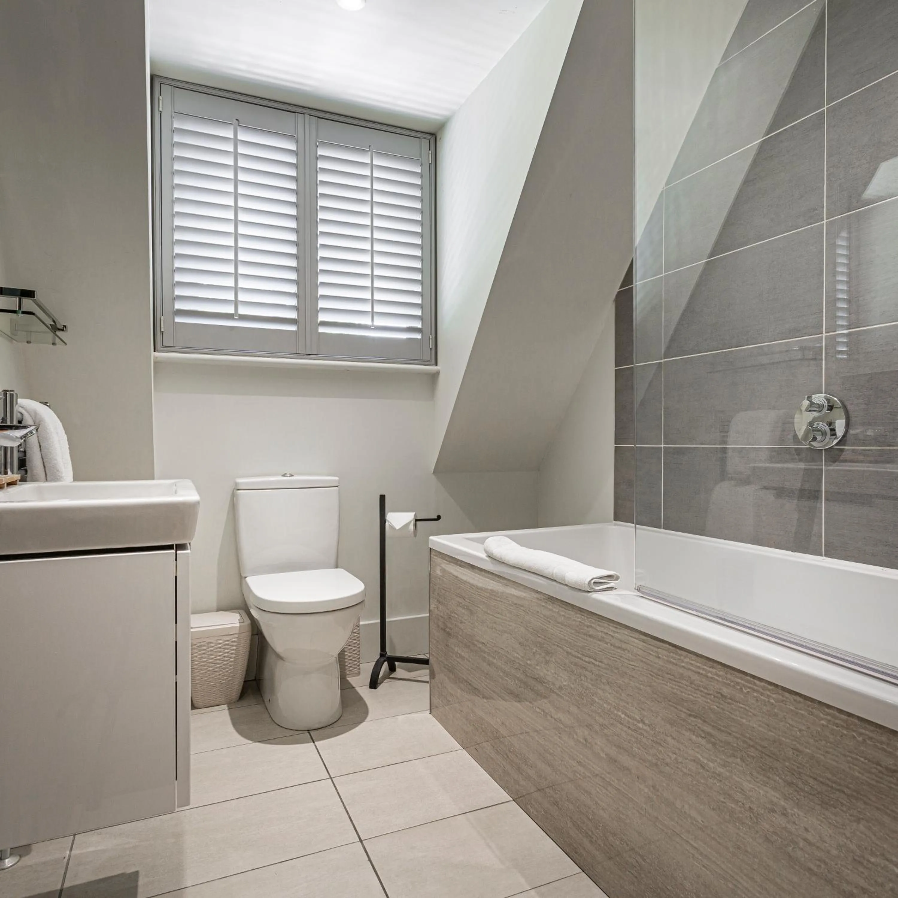 Bathroom in Forest Park Country Hotel & Inn, Brockenhurst, New Forest, Hampshire - The Coaching Inn Group