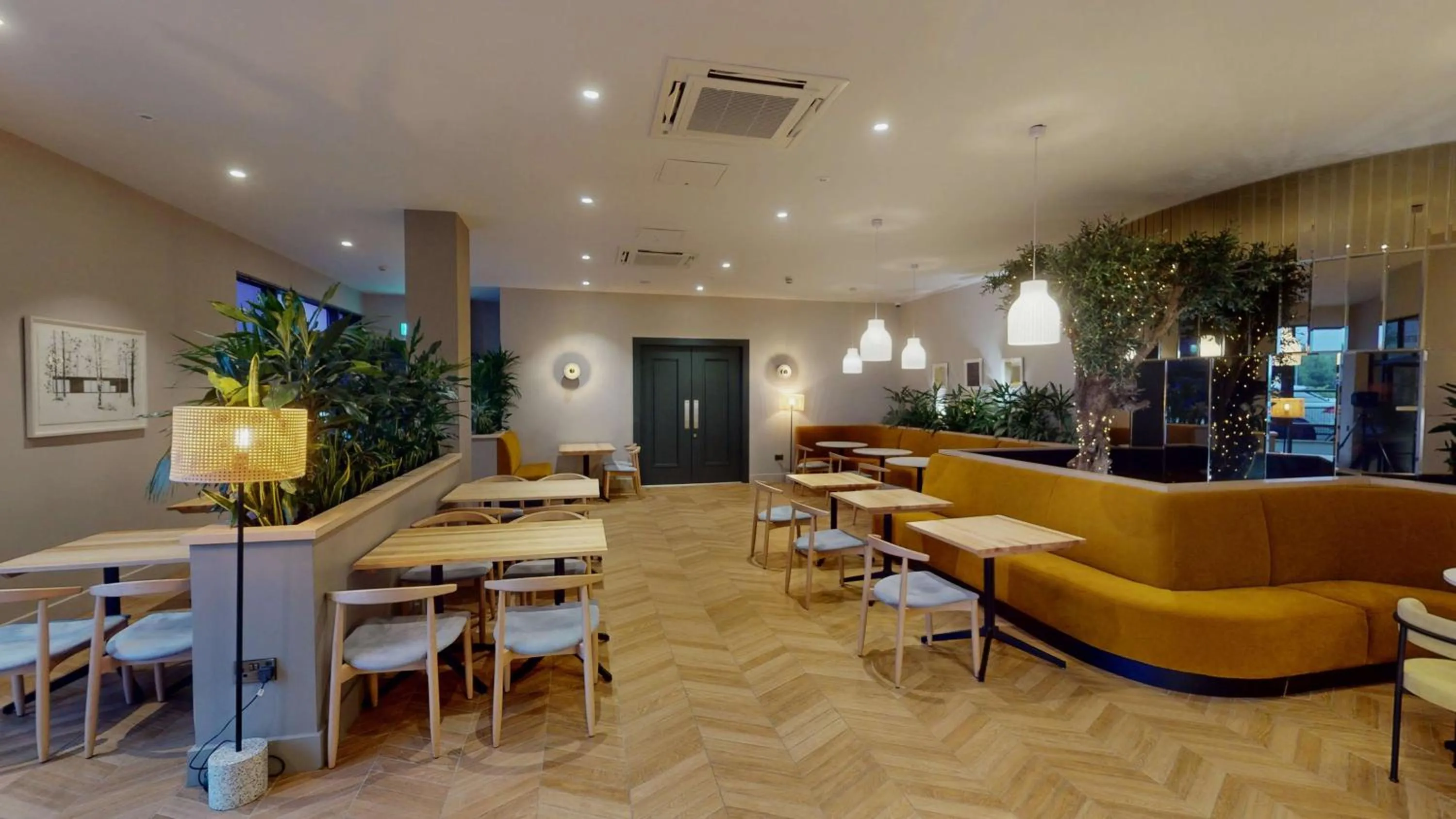 Restaurant/places to eat in Radisson Blu Hotel Dublin Airport