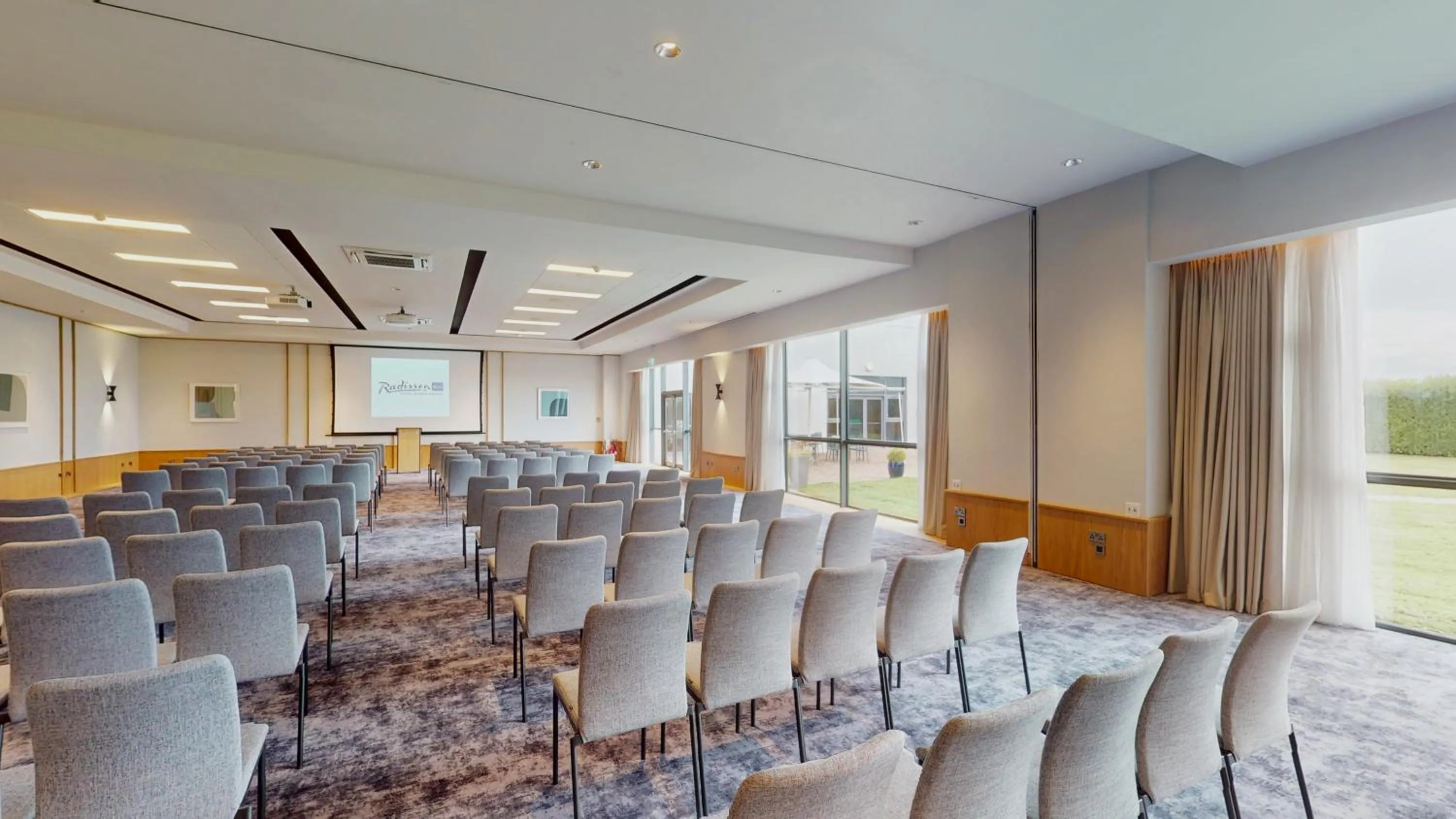 Meeting/conference room in Radisson Blu Hotel Dublin Airport