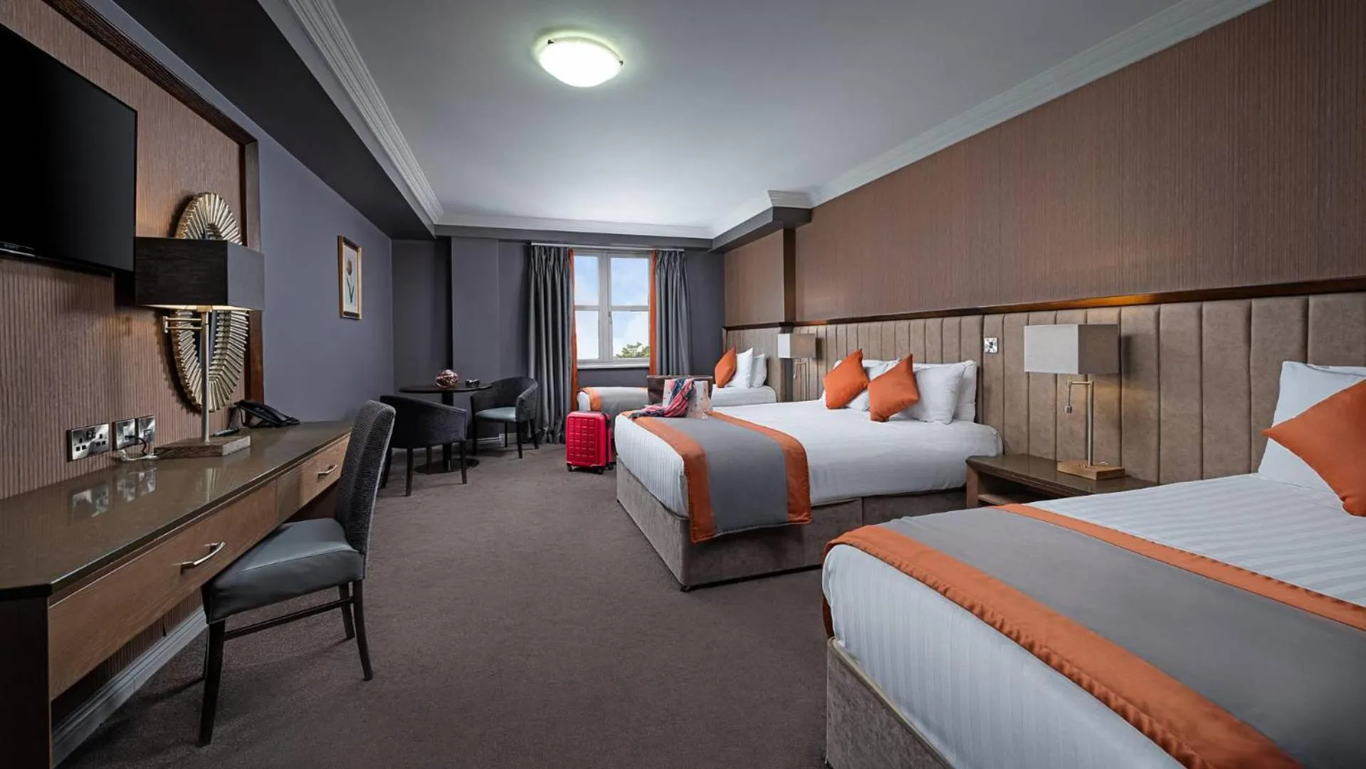 Bedroom, Bed in Midlands Park Hotel