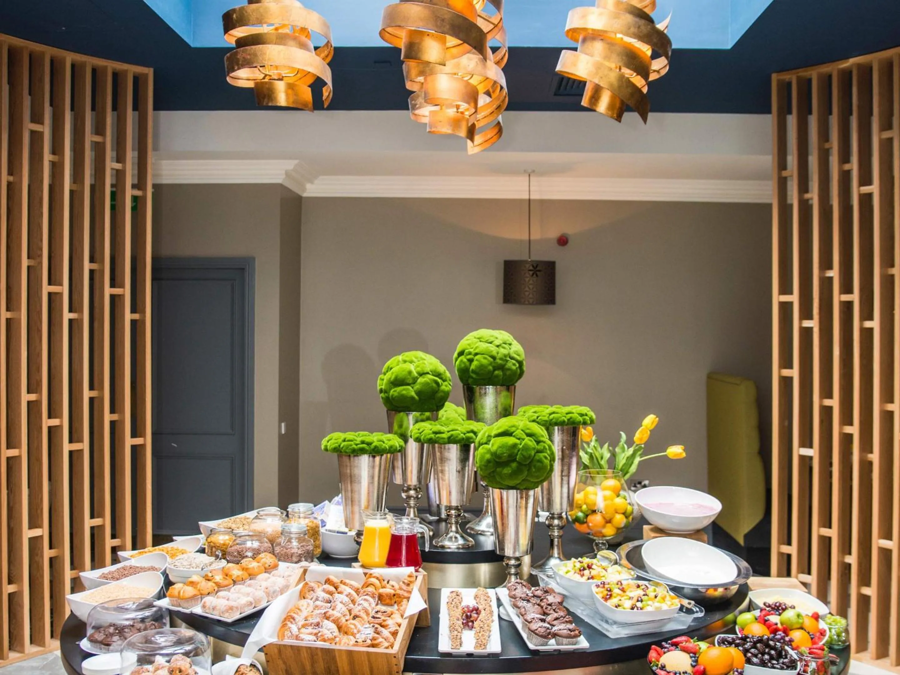 Restaurant/places to eat in Midlands Park Hotel