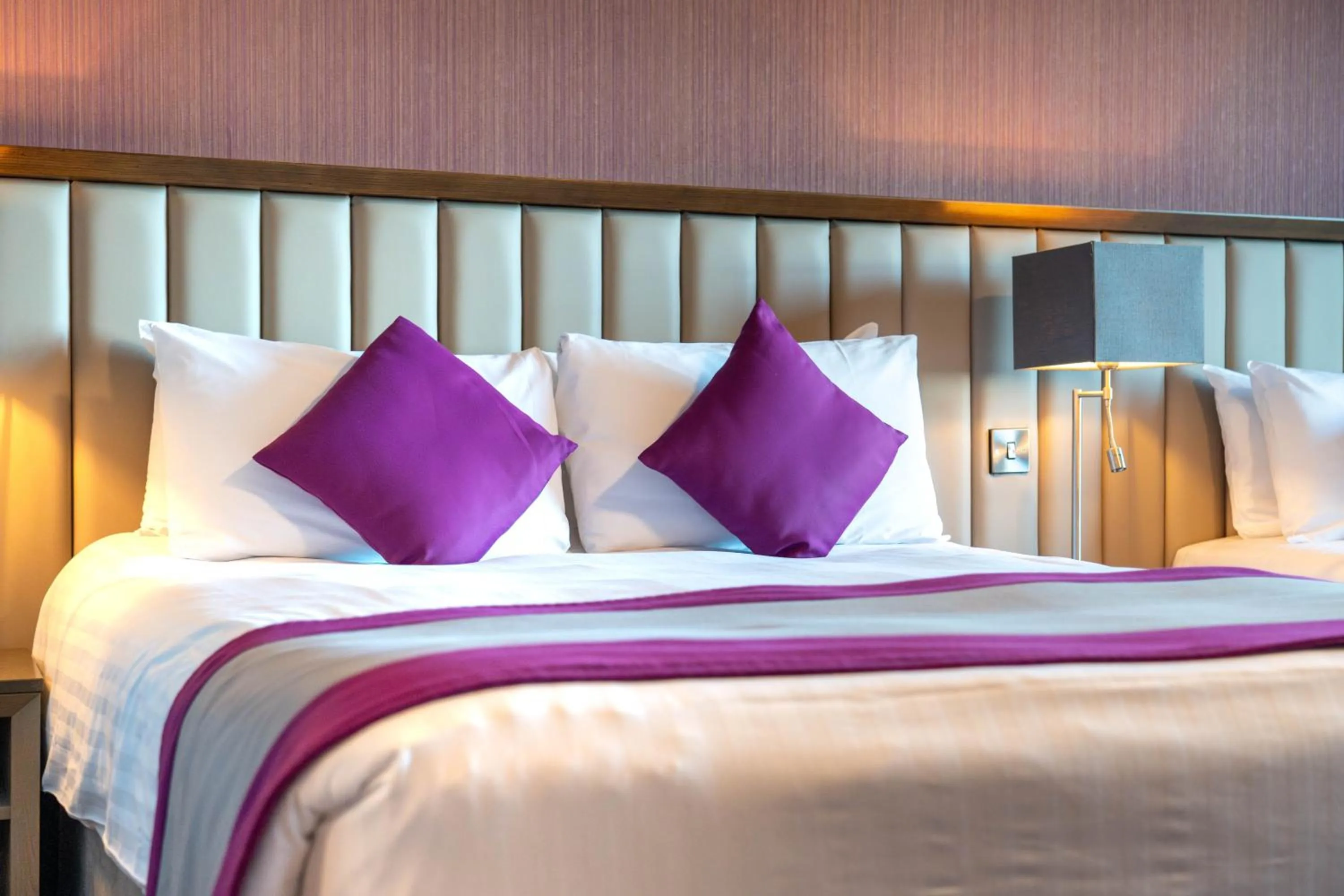 Bedroom, Bed in Midlands Park Hotel