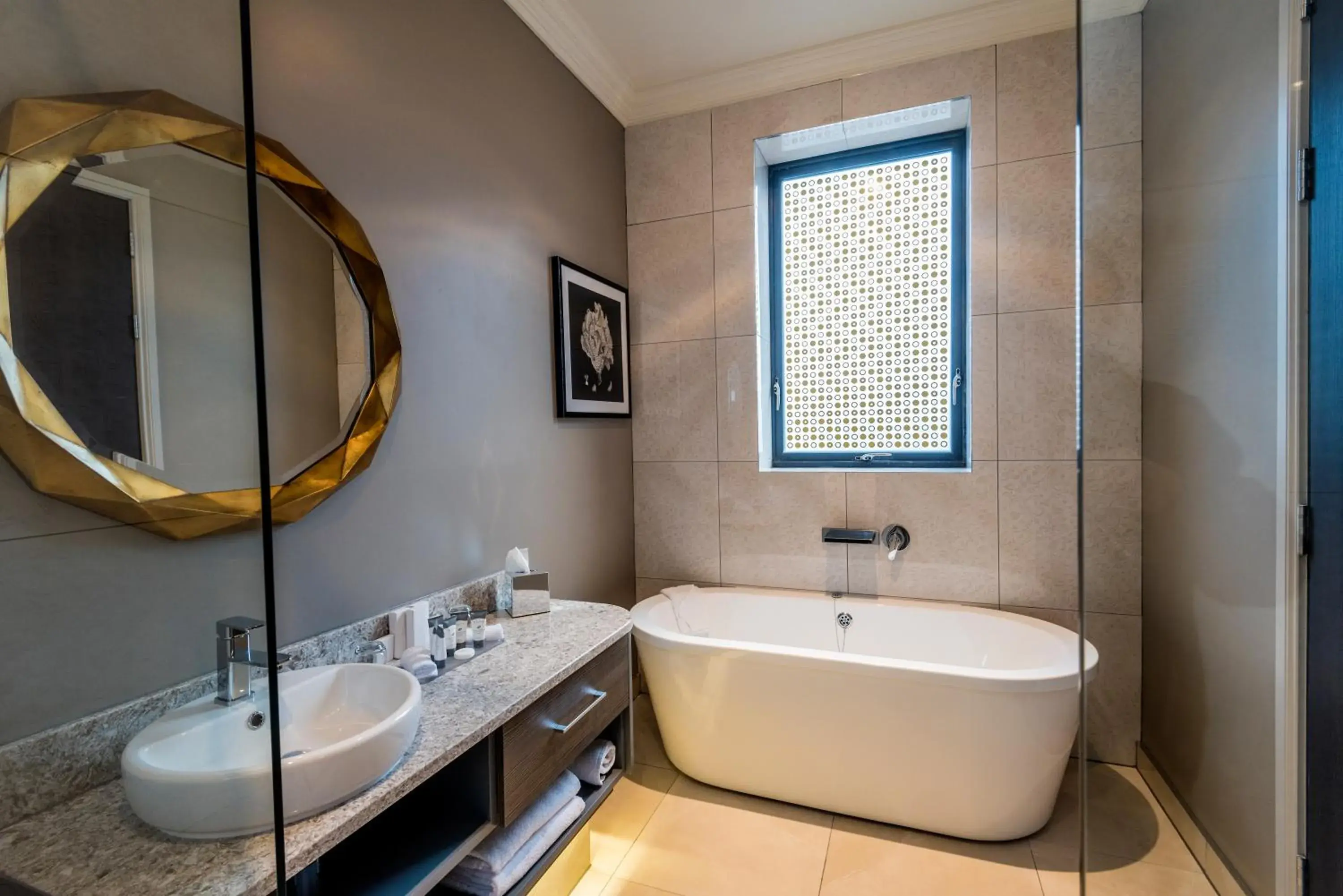 Bathroom in Midlands Park Hotel Bathroom in Midlands Park Hotel