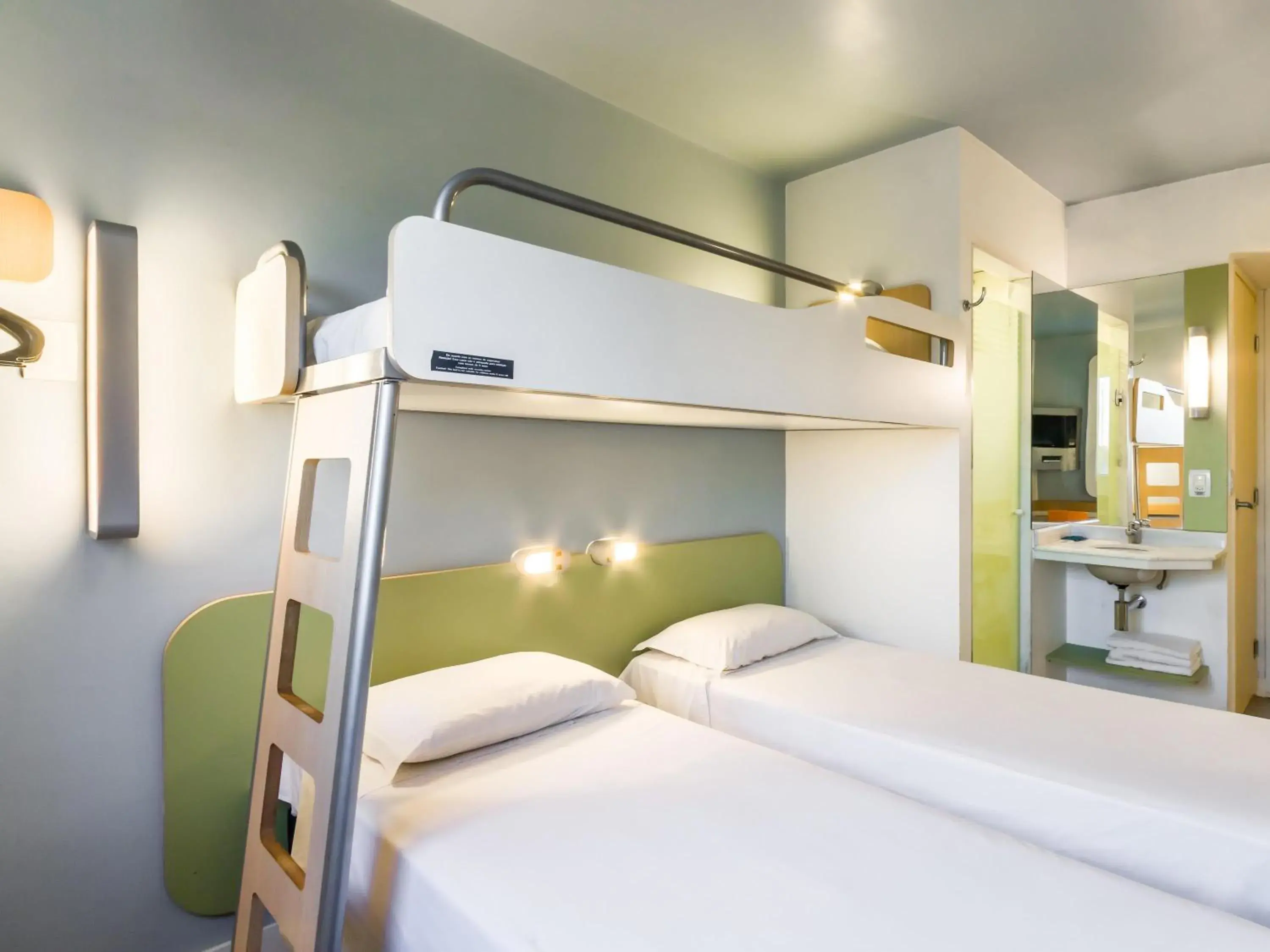 Triple Room - single occupancy in ibis budget Sertaozinho Triple Room - single occupancy in ibis budget Sertaozinho