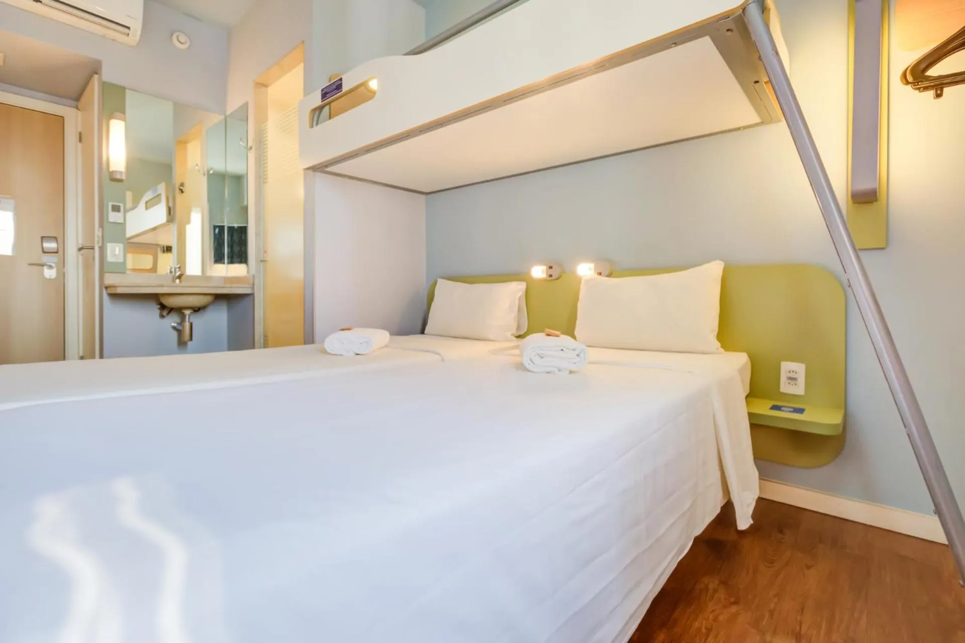 Bed in ibis budget Rio de Janeiro Nova America