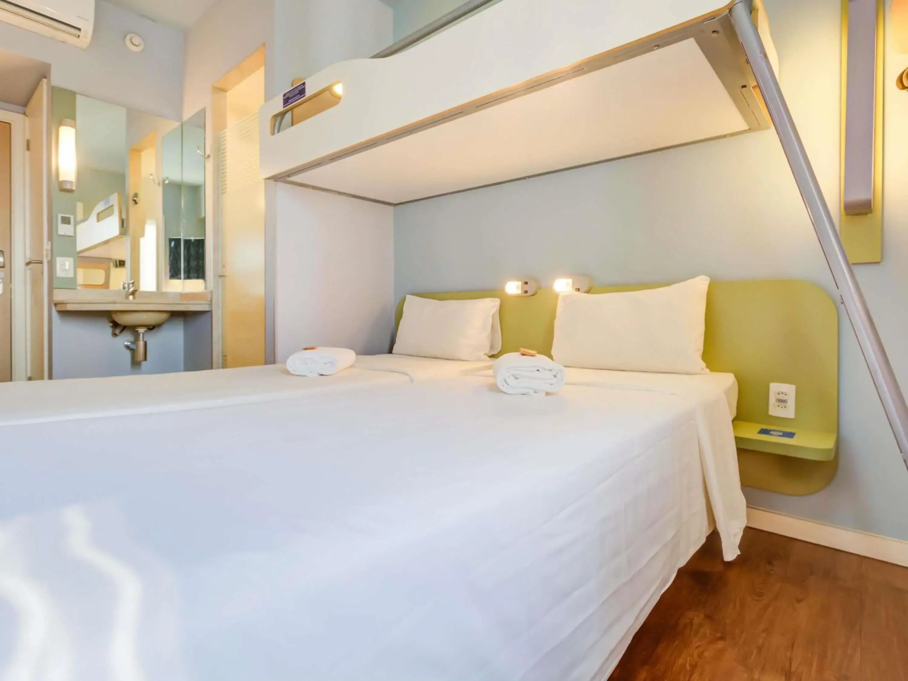 Bedroom, Bed in ibis budget Rio de Janeiro Nova America Bedroom, Bed in ibis budget Rio de Janeiro Nova America