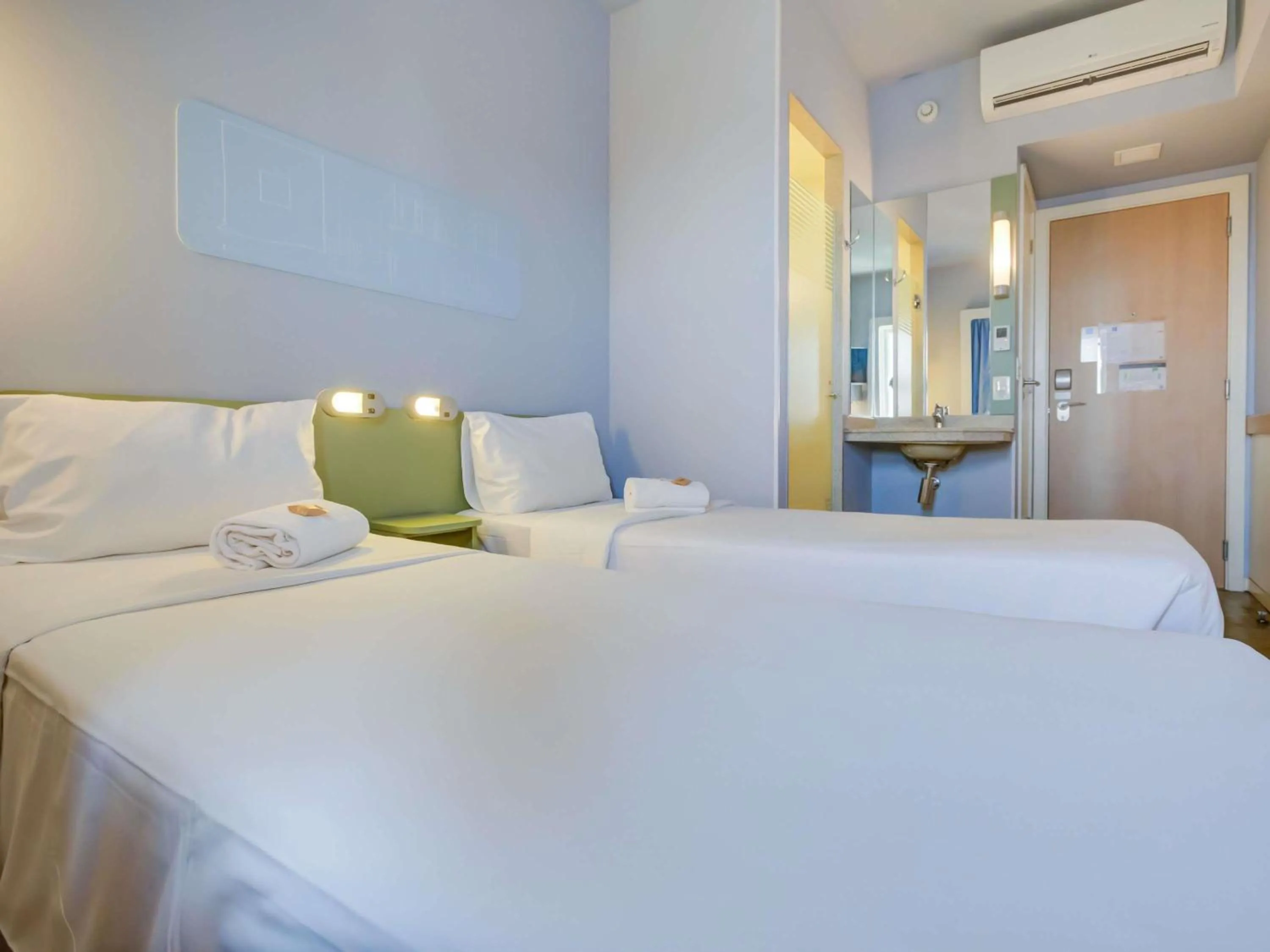 Bedroom, Bed in ibis budget Rio de Janeiro Nova America