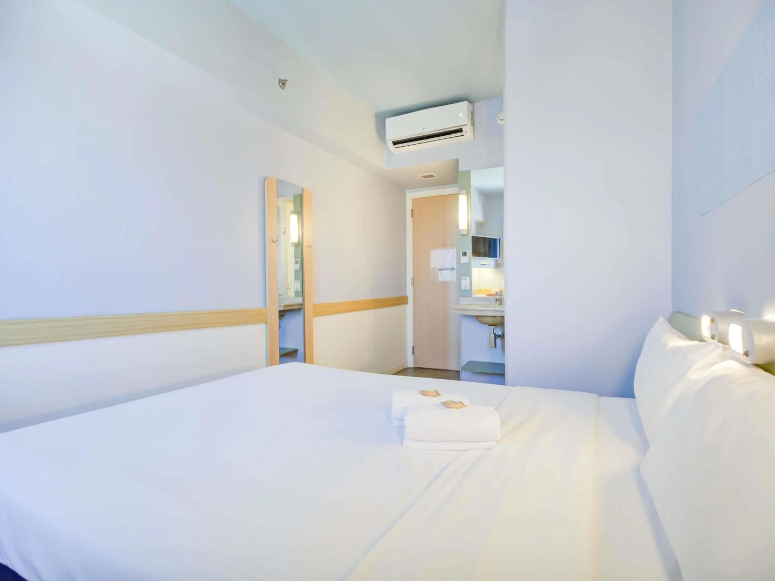 Bedroom, Bed in ibis budget Rio de Janeiro Nova America