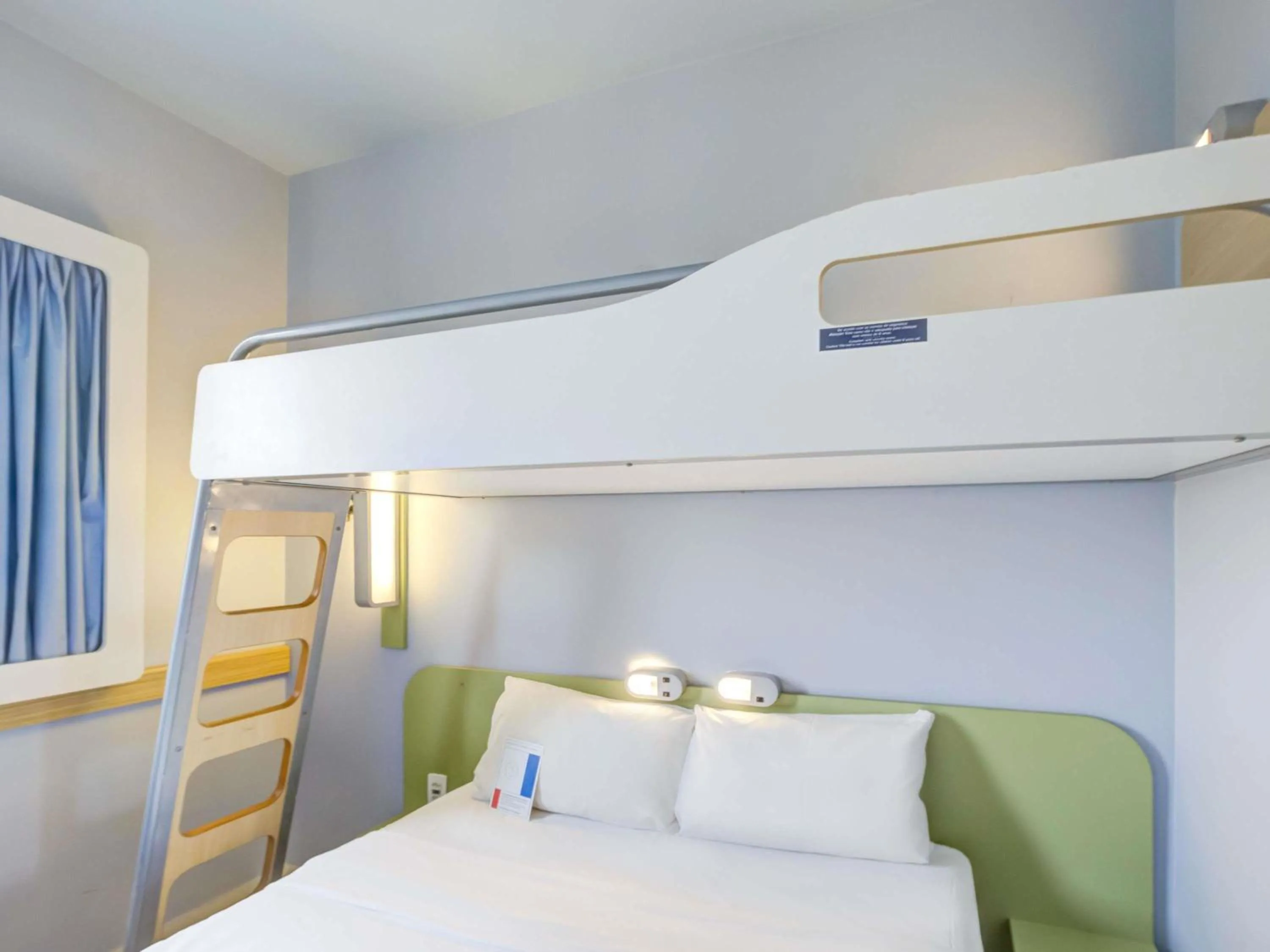 Bedroom, Bed in ibis budget Rio de Janeiro Nova America