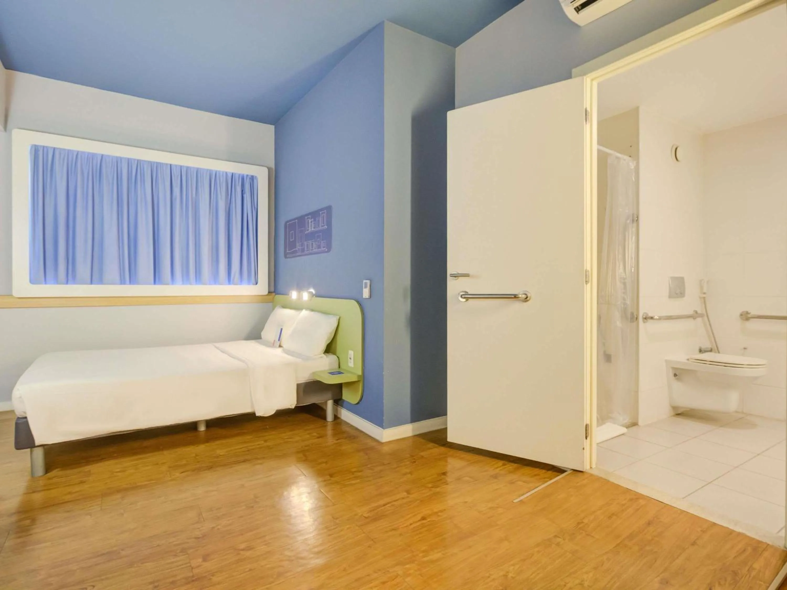 Bedroom, Bed in ibis budget Rio de Janeiro Nova America