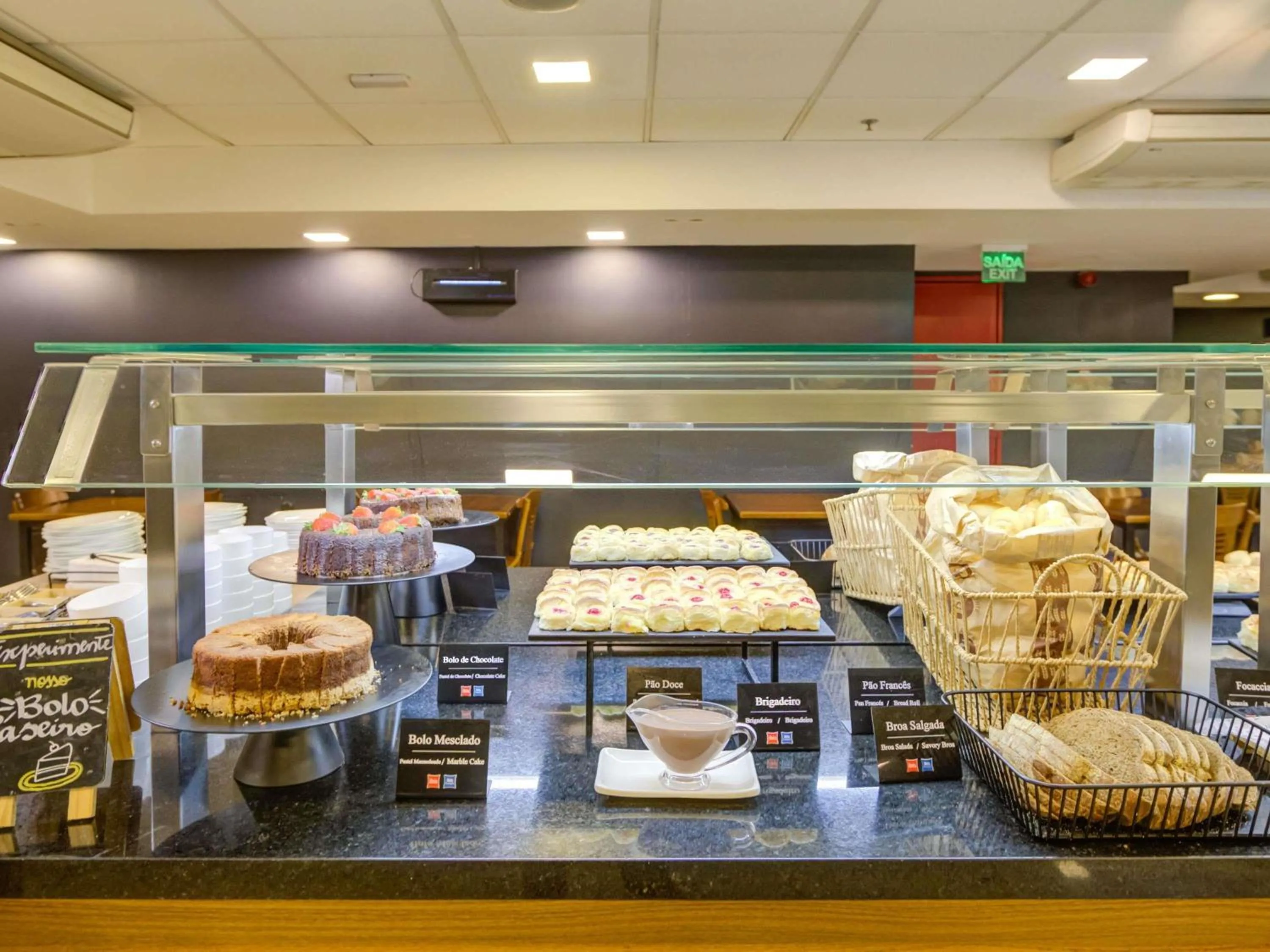 Restaurant/places to eat in ibis budget Rio de Janeiro Nova America