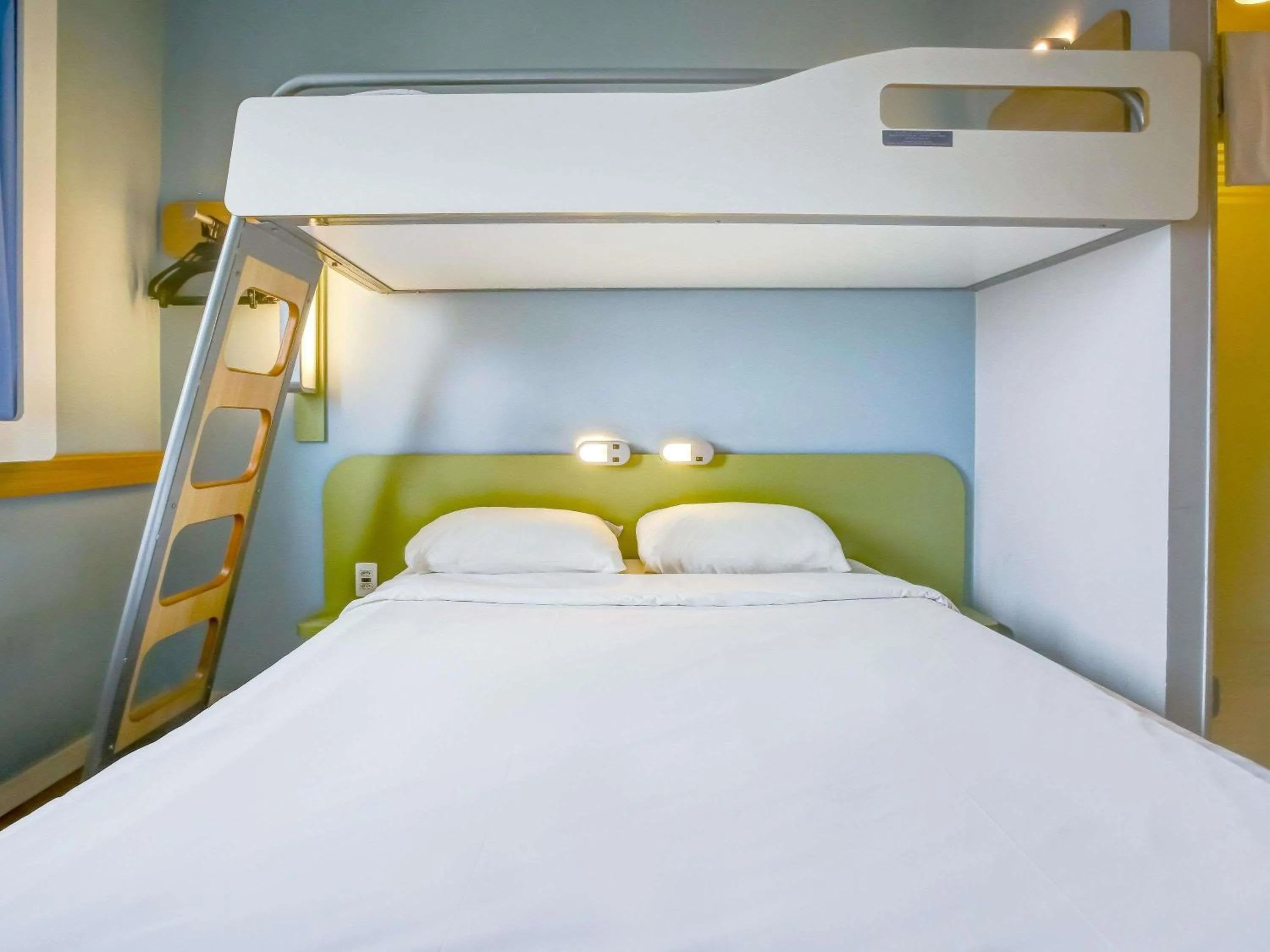 Bedroom, Bed in ibis budget Rio de Janeiro Nova America