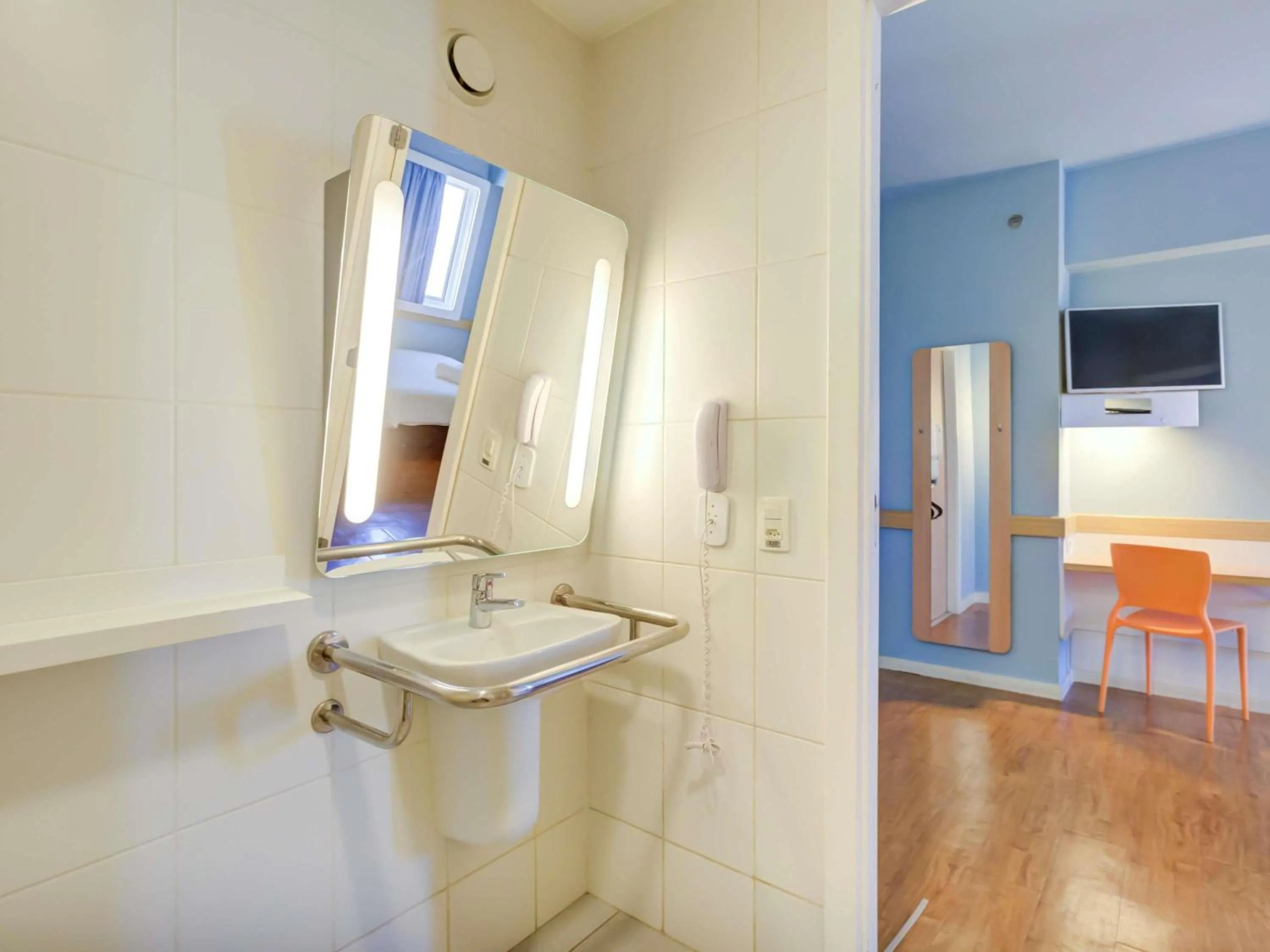 Bedroom in ibis budget Rio de Janeiro Nova America