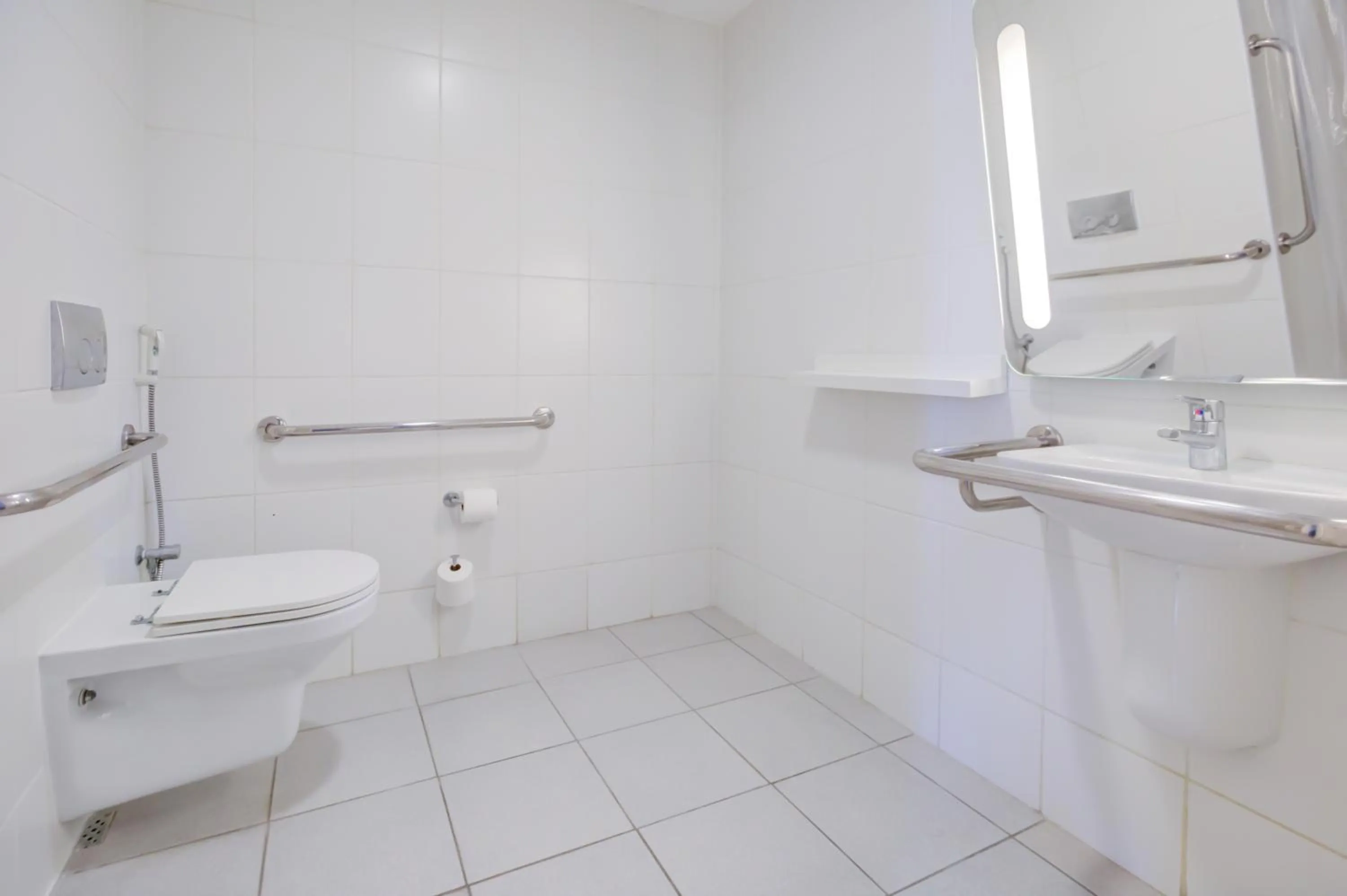 Bathroom in ibis budget Rio de Janeiro Nova America