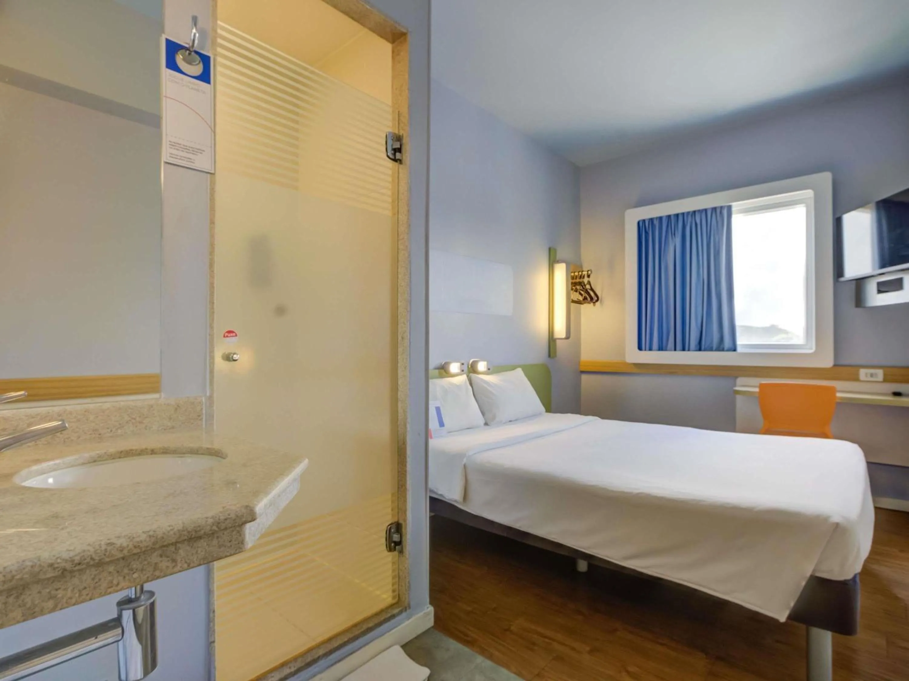 Bedroom, Bed in ibis budget Rio de Janeiro Nova America