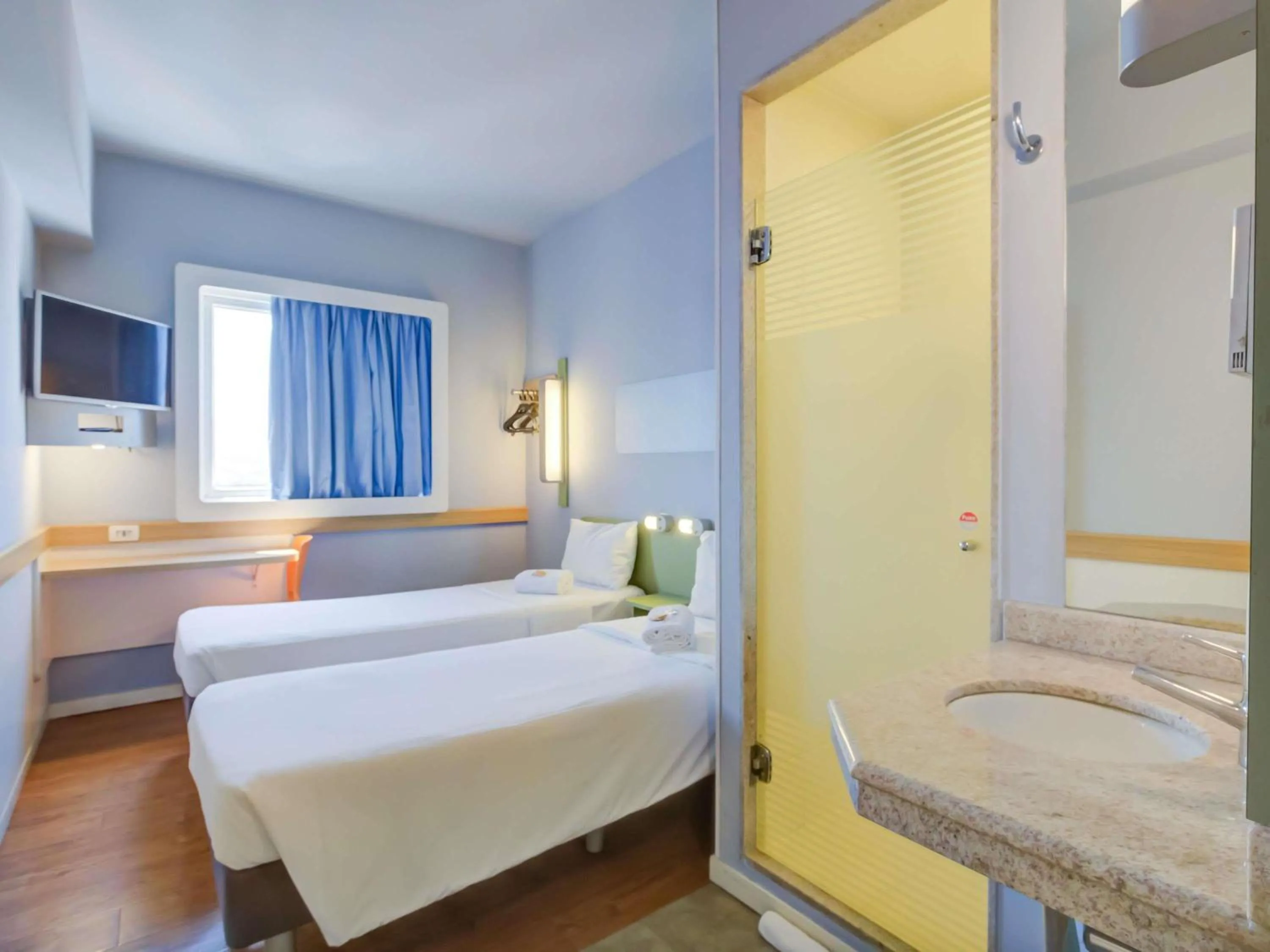 Bedroom, Bed in ibis budget Rio de Janeiro Nova America