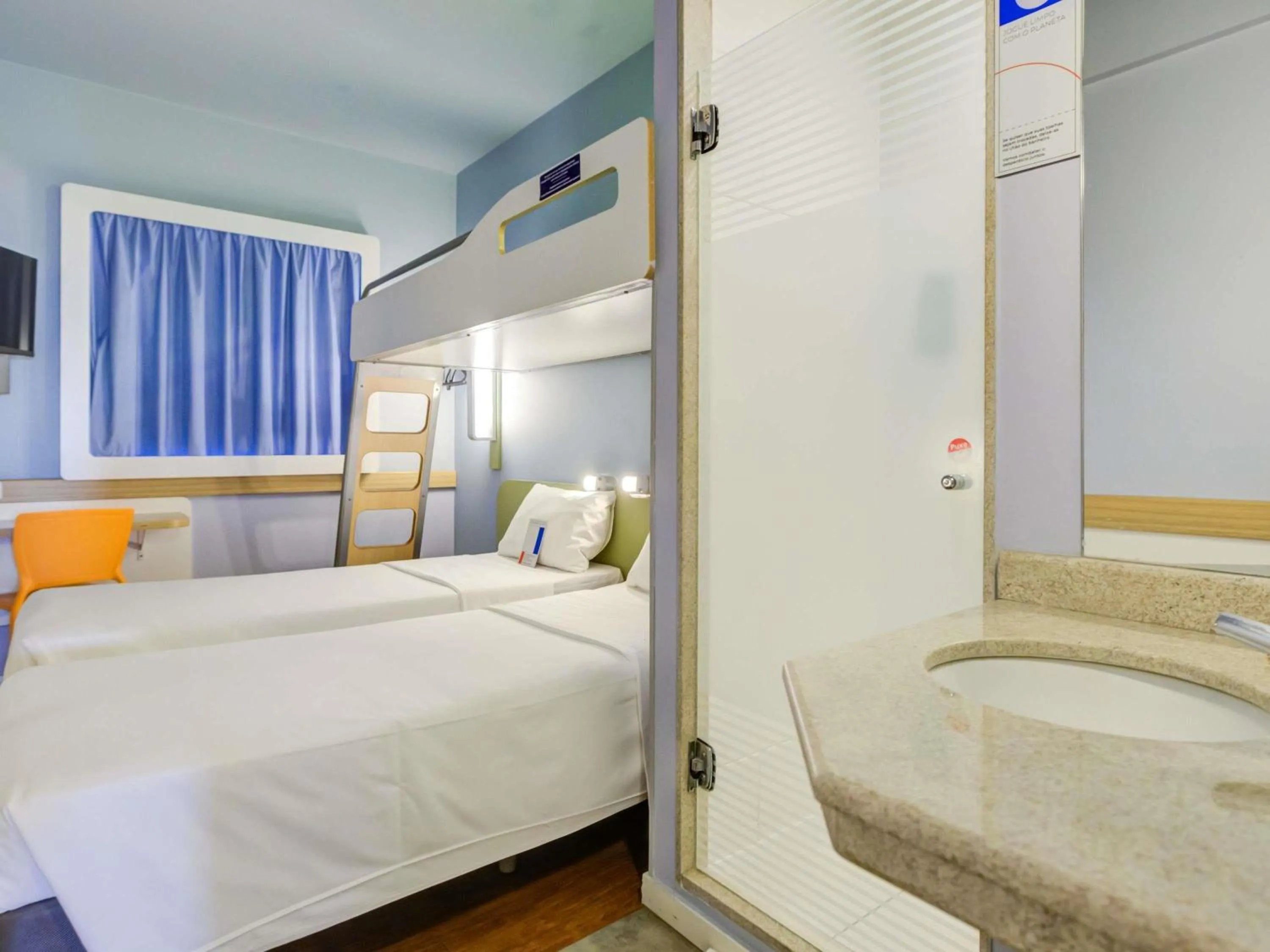 Bedroom, Bed in ibis budget Rio de Janeiro Nova America