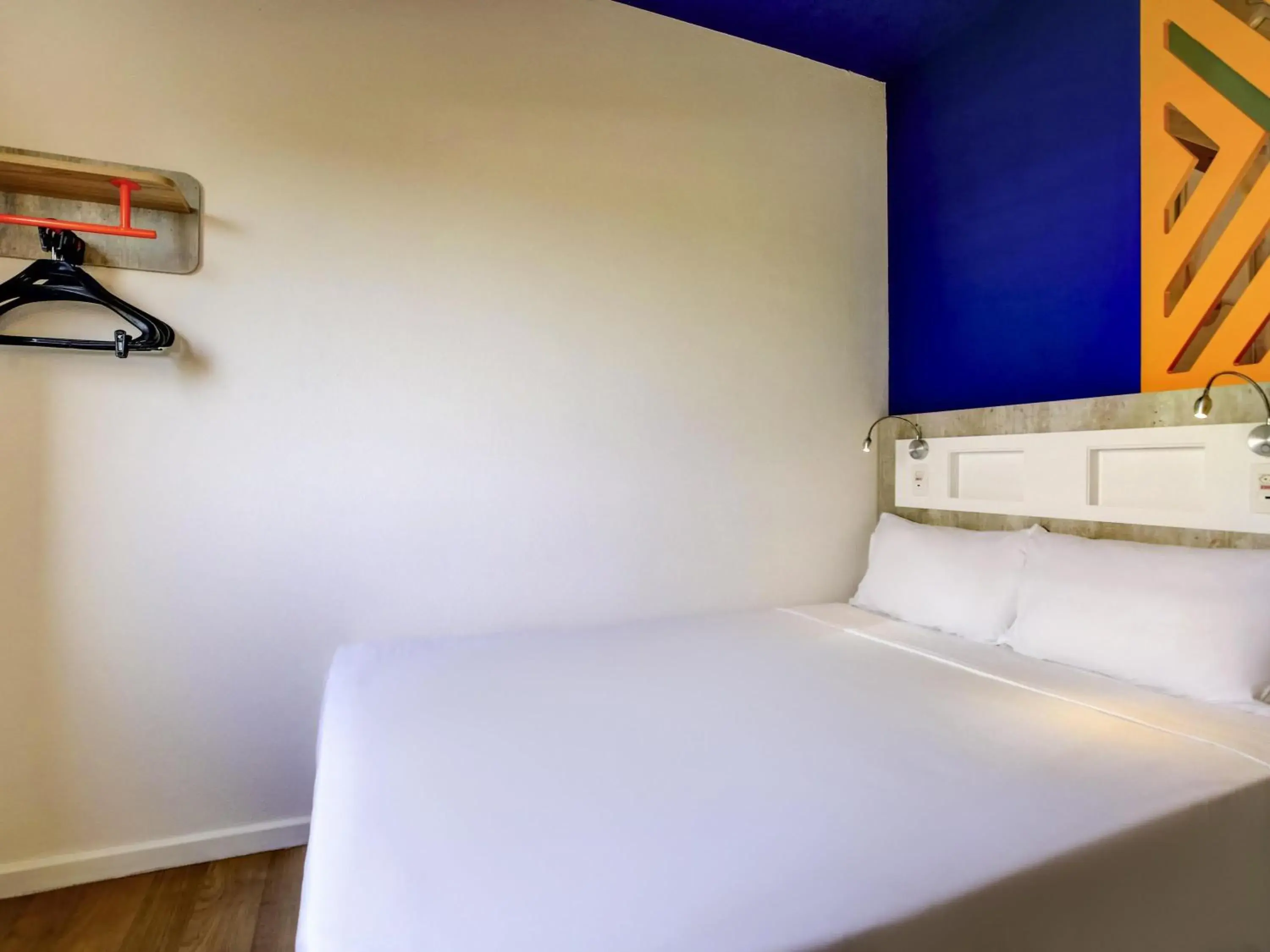 Property building, Bed in ibis budget Tambore Property building, Bed in ibis budget Tambore