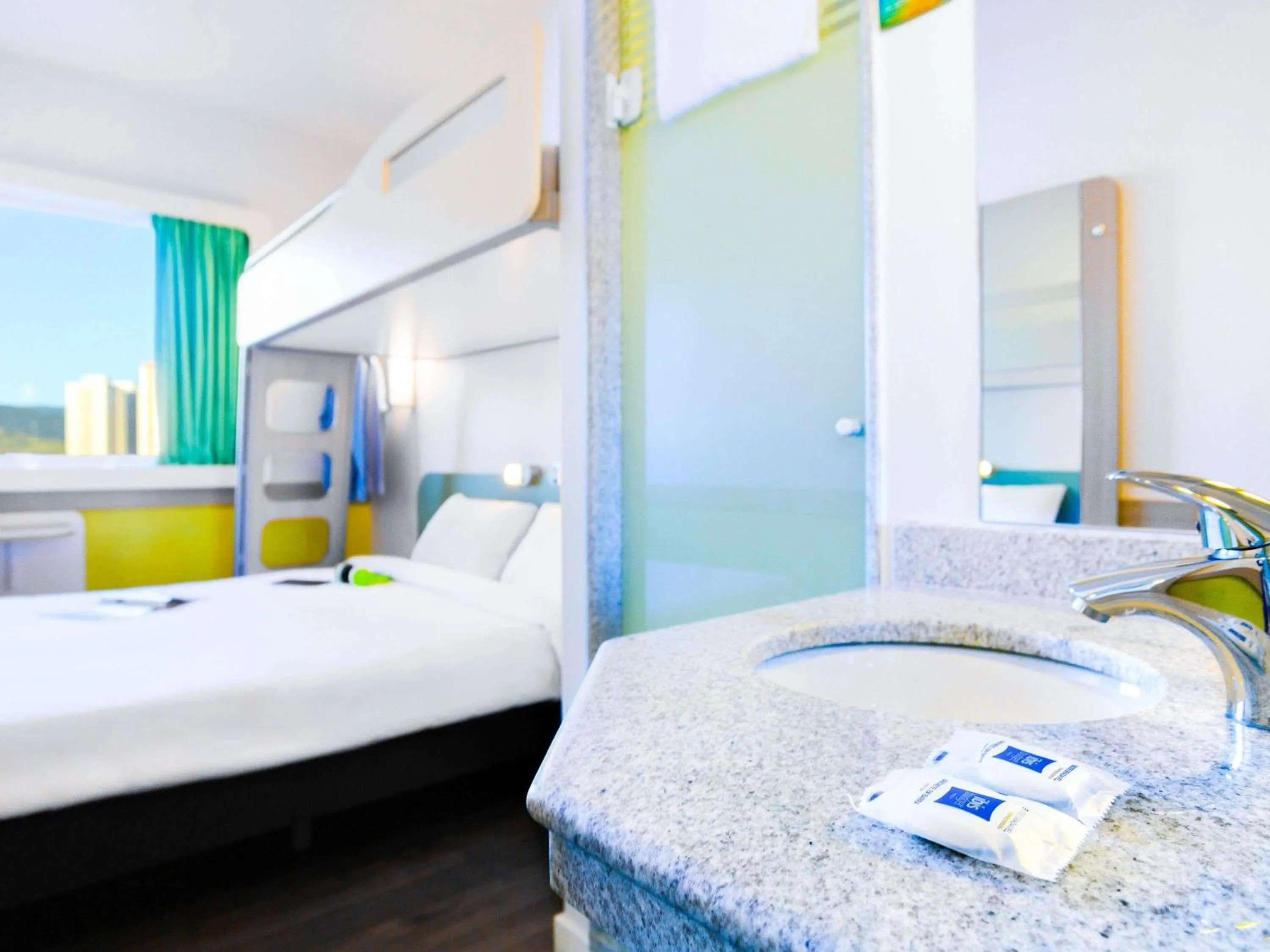 Bedroom, Bed in ibis budget Jundiai Shopping