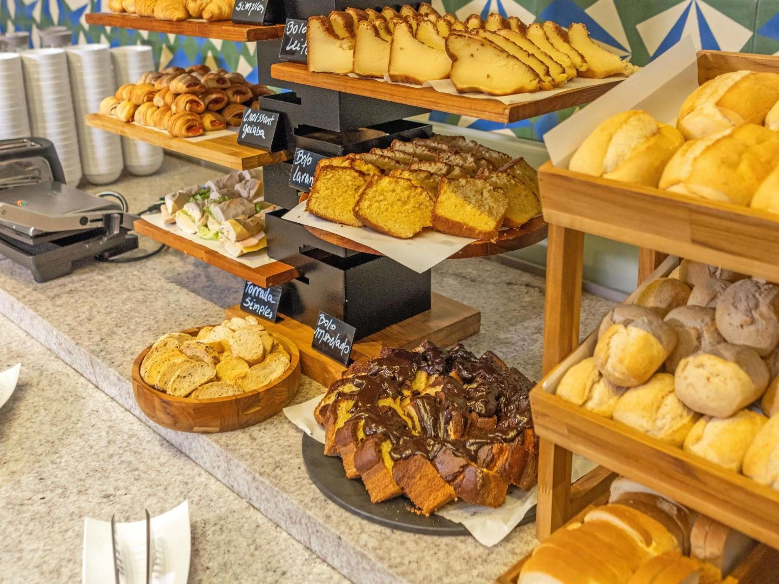 Restaurant/places to eat in ibis budget Jundiai Shopping