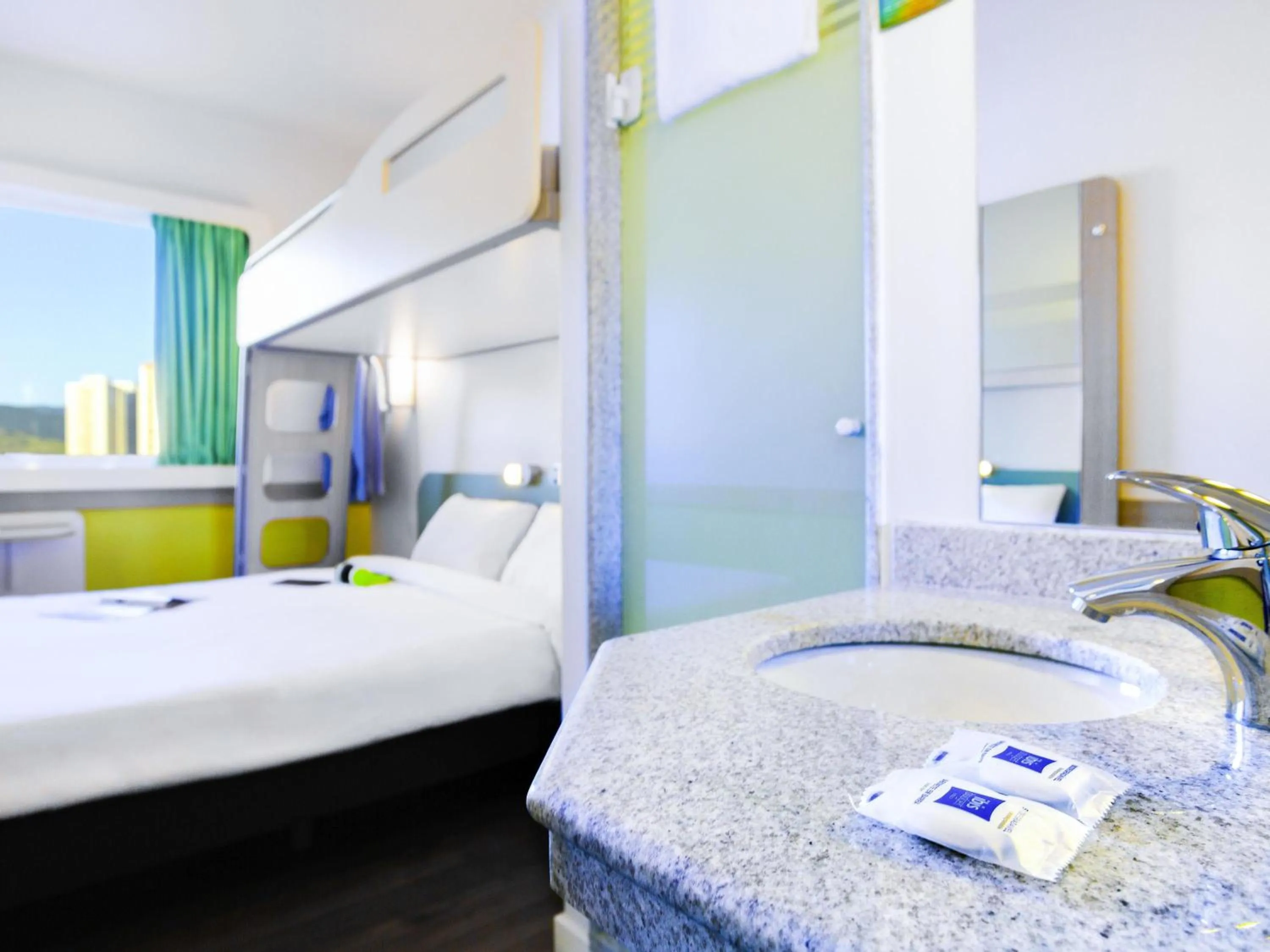 Bedroom, Bed in ibis budget Jundiai Shopping