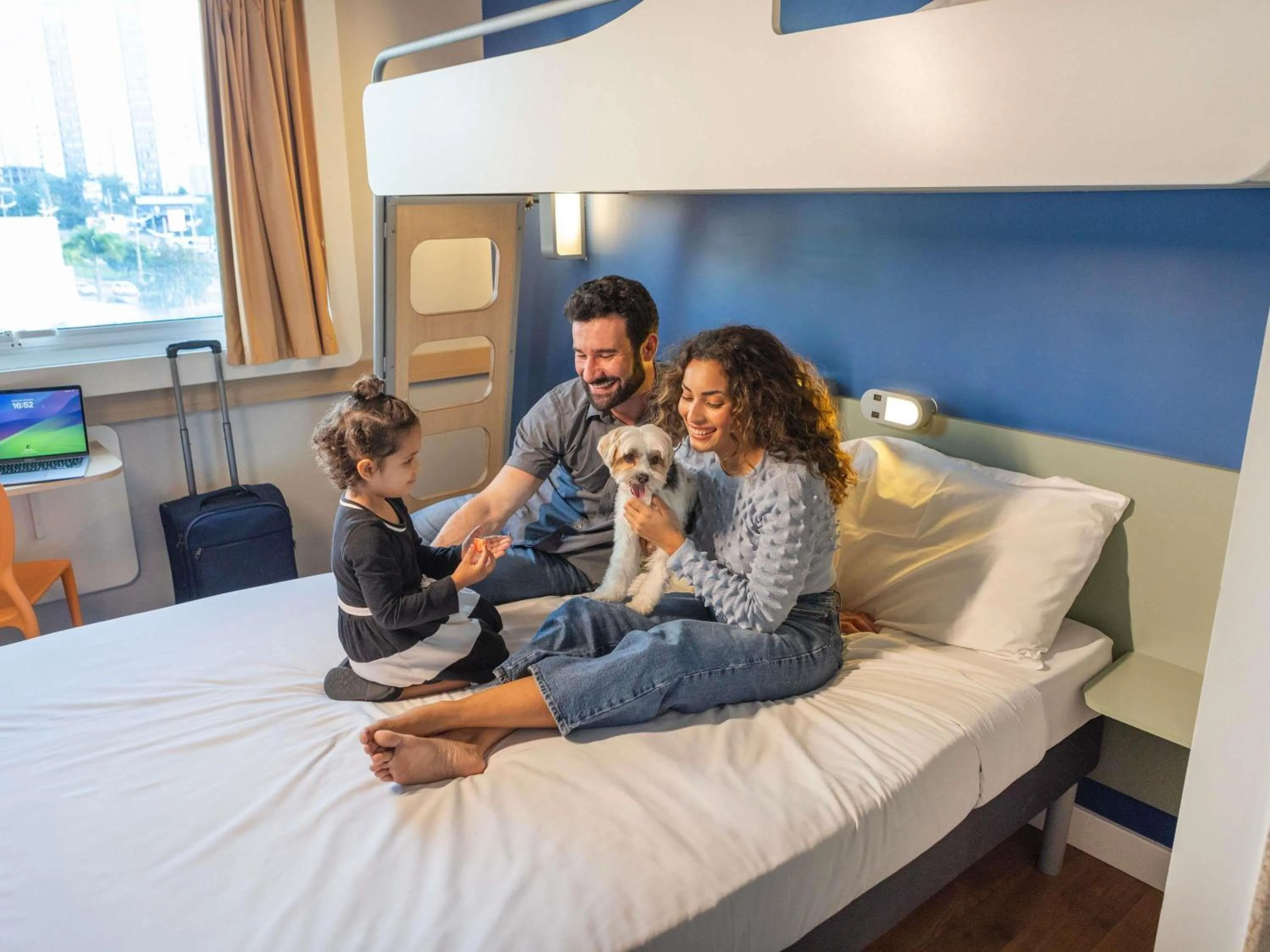 Bedroom, Bed in ibis budget Jundiai Shopping