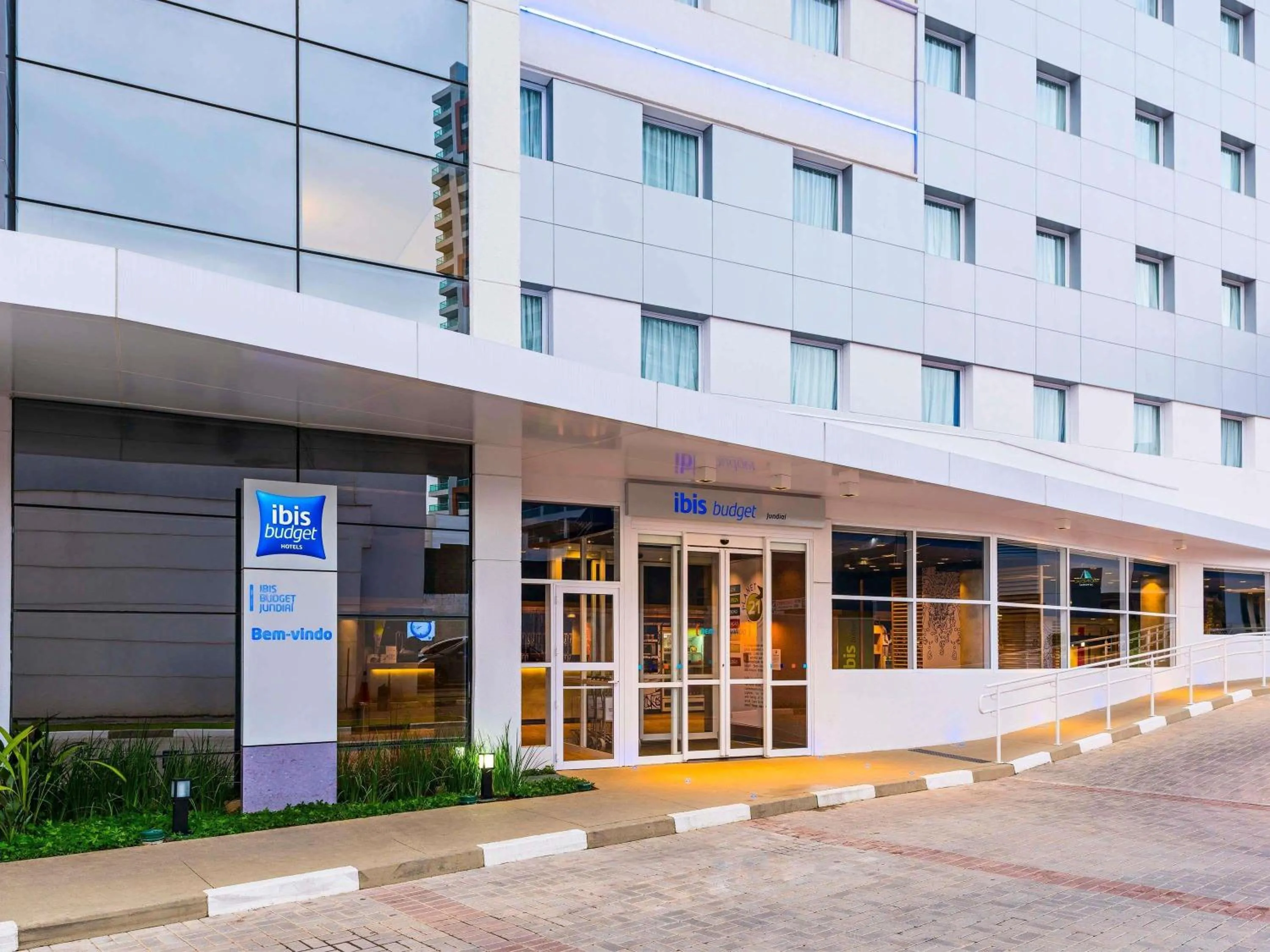 Property building in ibis budget Jundiai Shopping