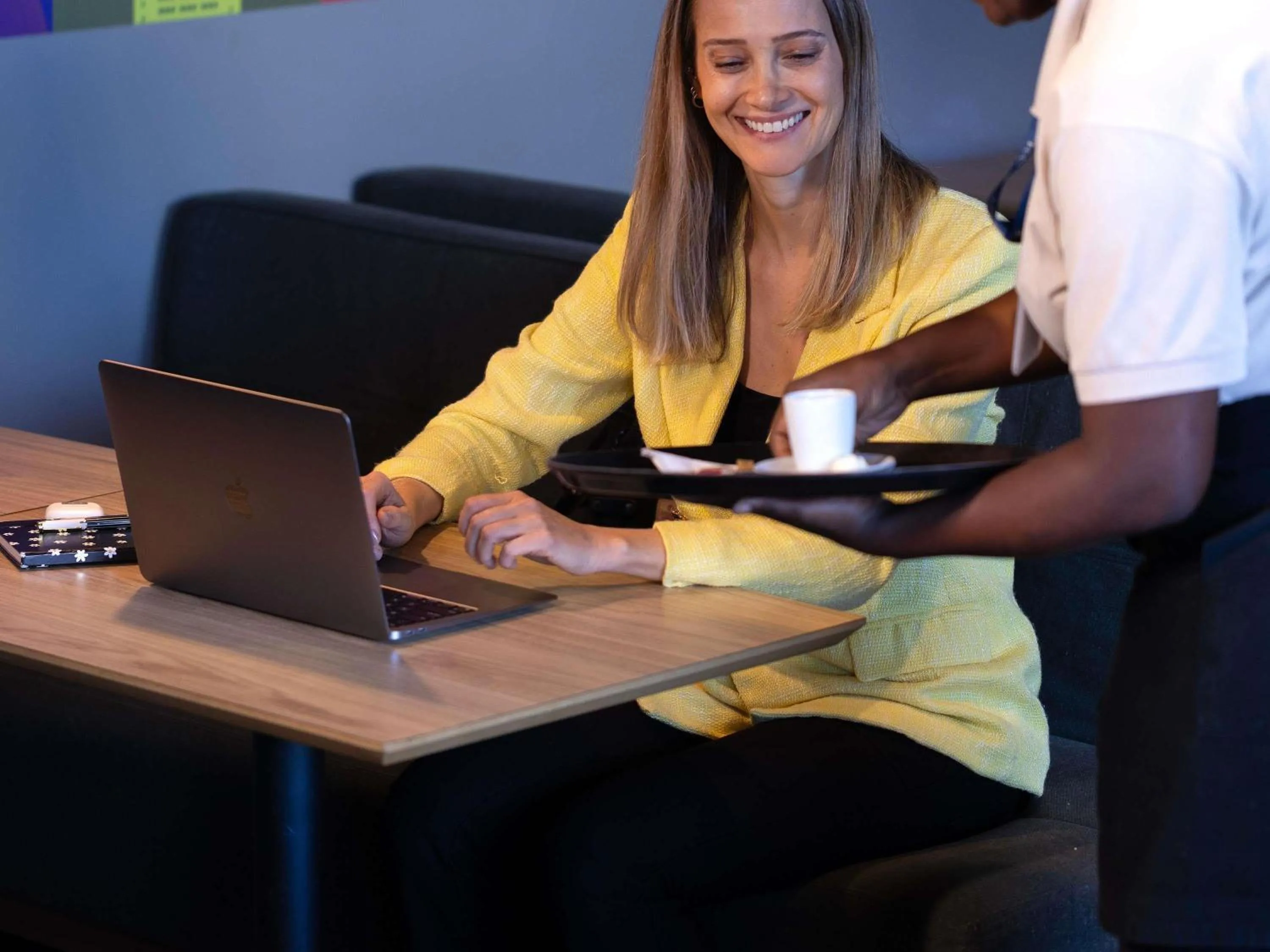 Lounge or bar in ibis budget Jundiai Shopping