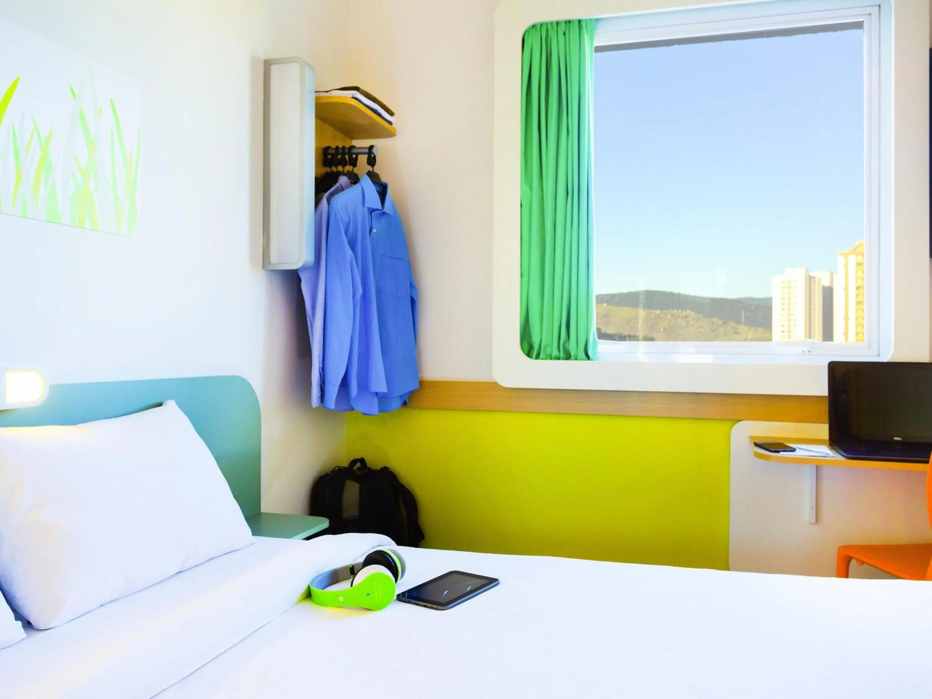 Bedroom, Bed in ibis budget Jundiai Shopping