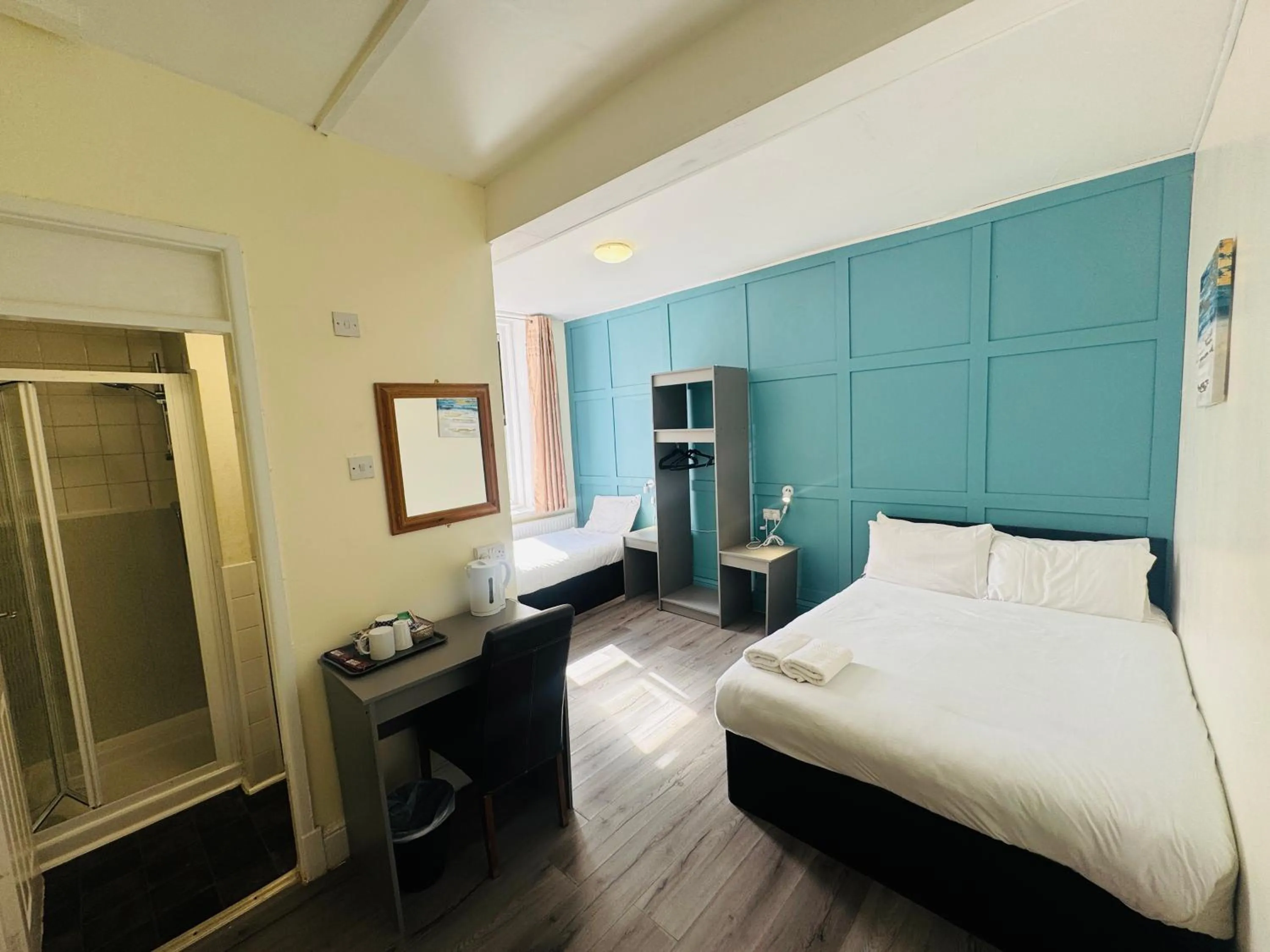 Photo of the whole room, Bed in Calypso hotel Blackpool