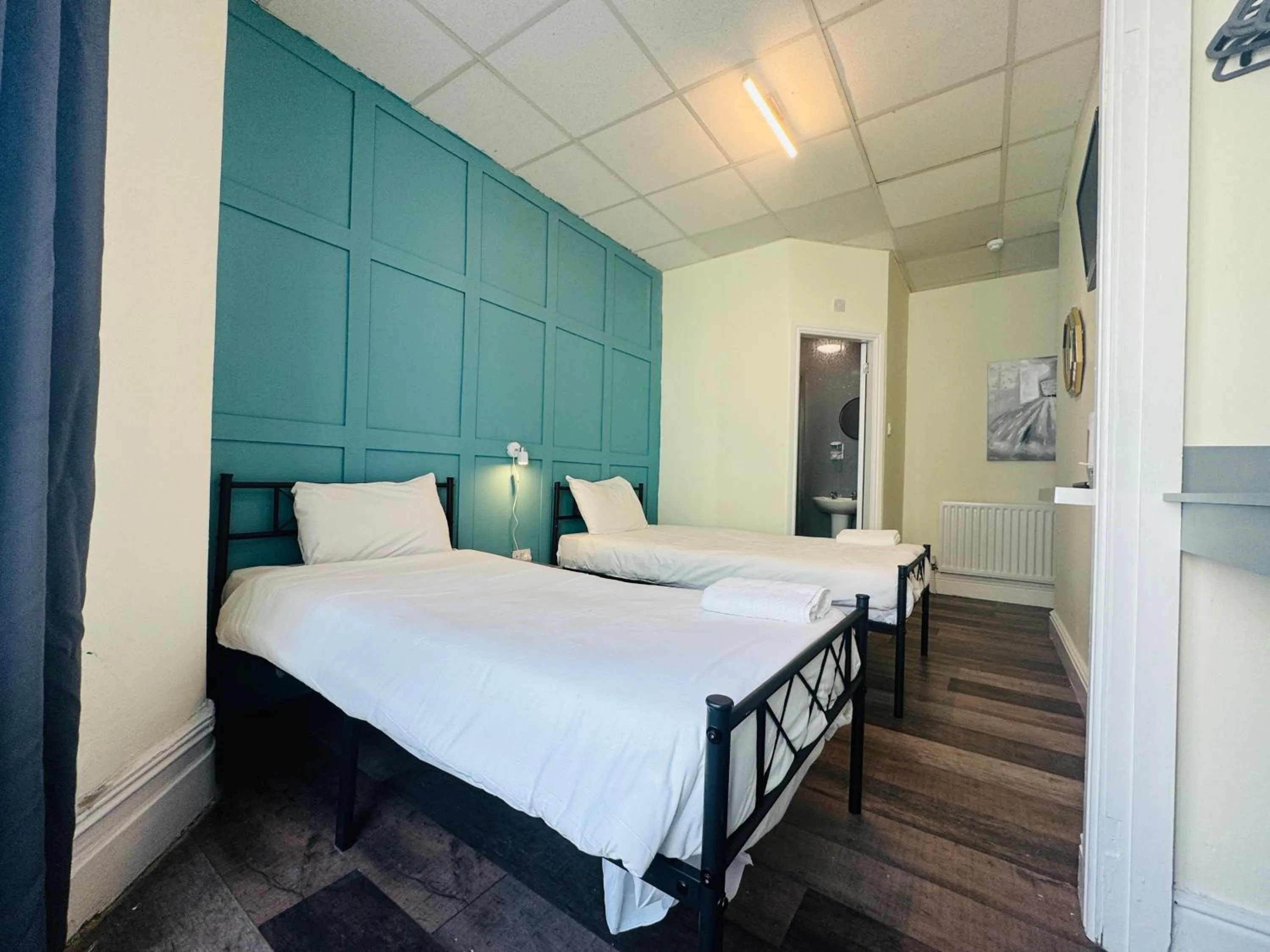 Photo of the whole room, Bed in Calypso hotel Blackpool