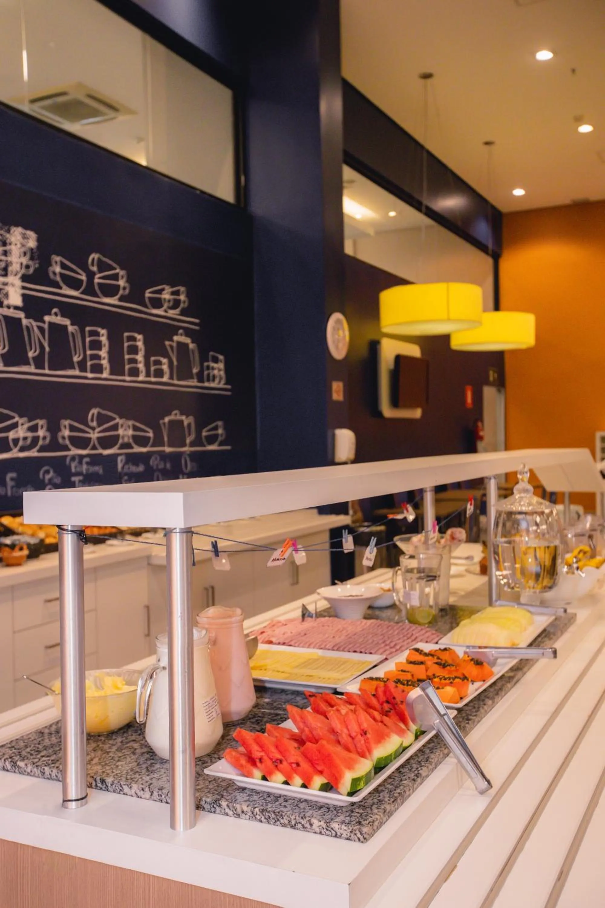 Restaurant/places to eat in ibis budget BH Afonso Pena Savassi