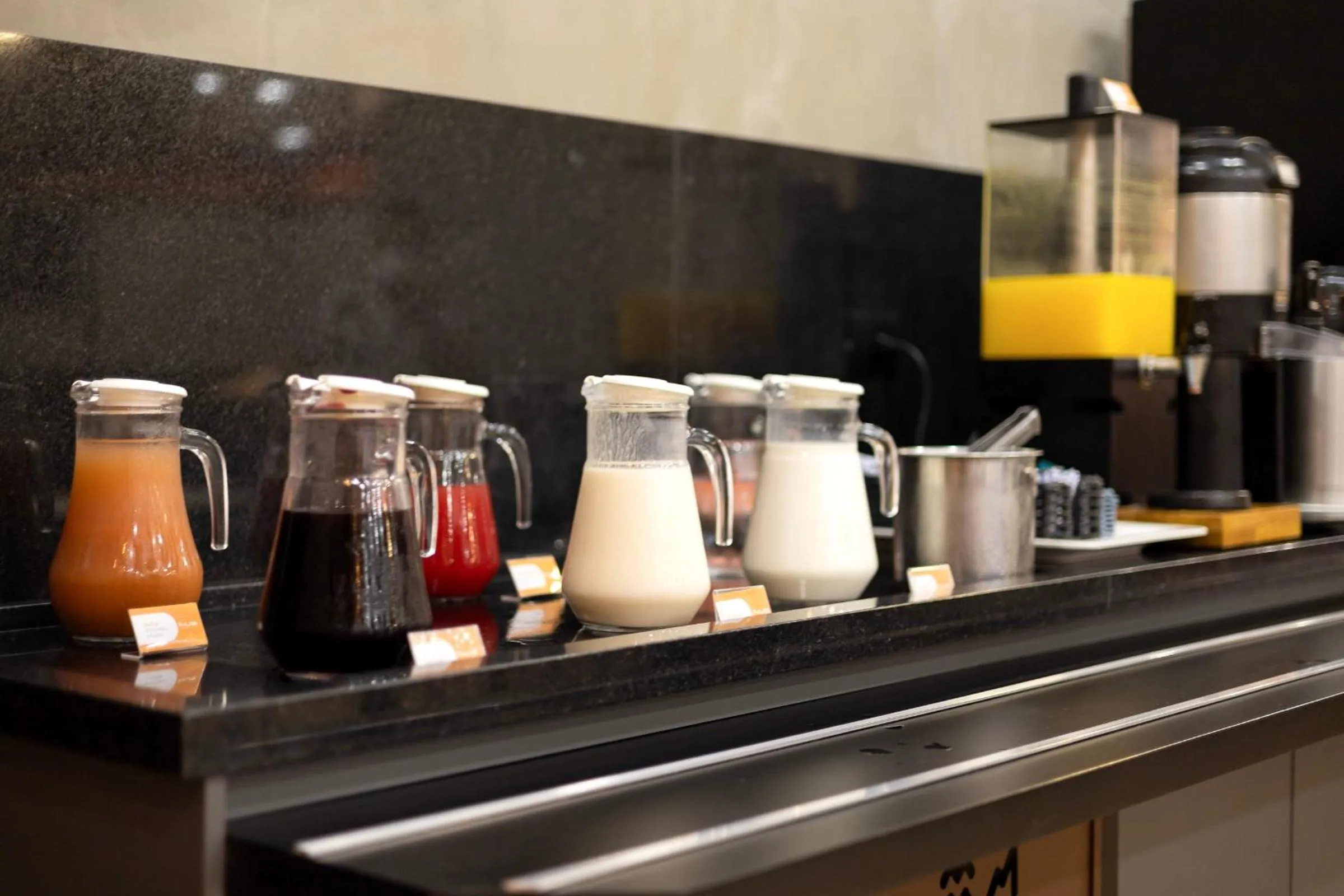 Food and drinks in HUS Hotel MARINGA