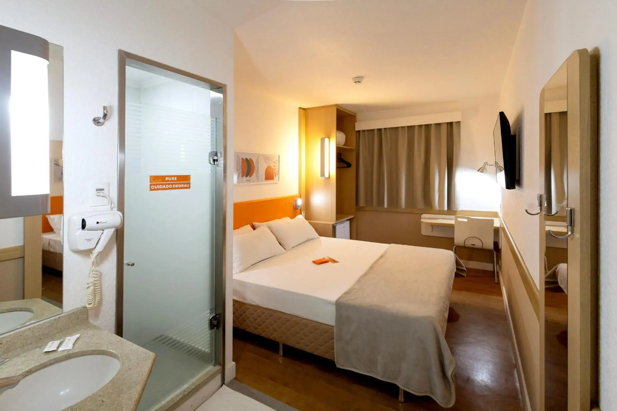 Bedroom, Bed in HUS Hotel MARINGA Bedroom, Bed in HUS Hotel MARINGA