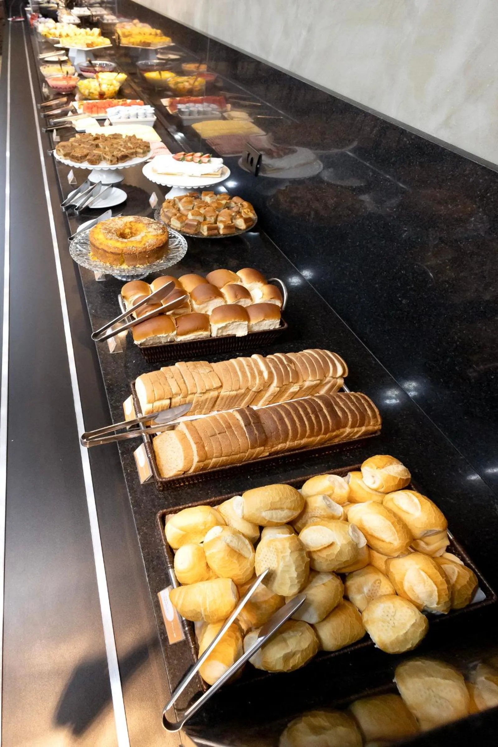 Buffet breakfast in HUS Hotel MARINGA