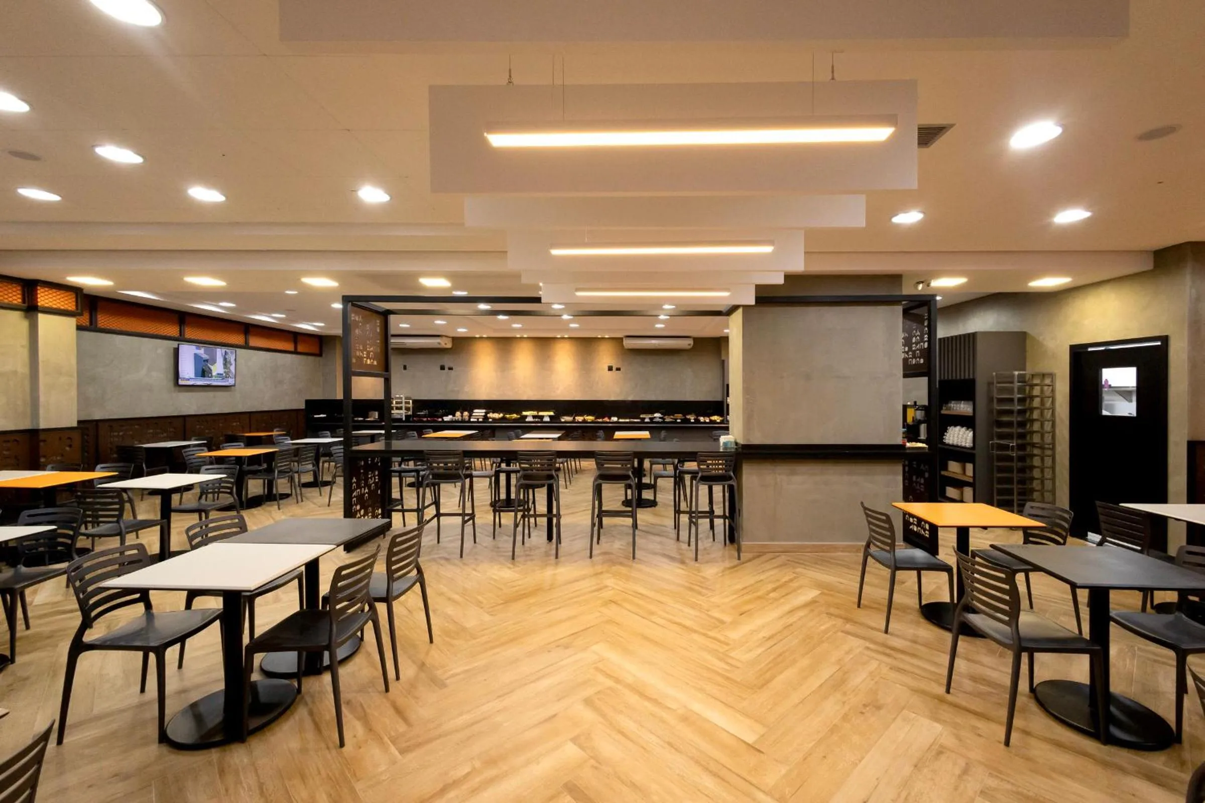 Buffet breakfast in HUS Hotel MARINGA