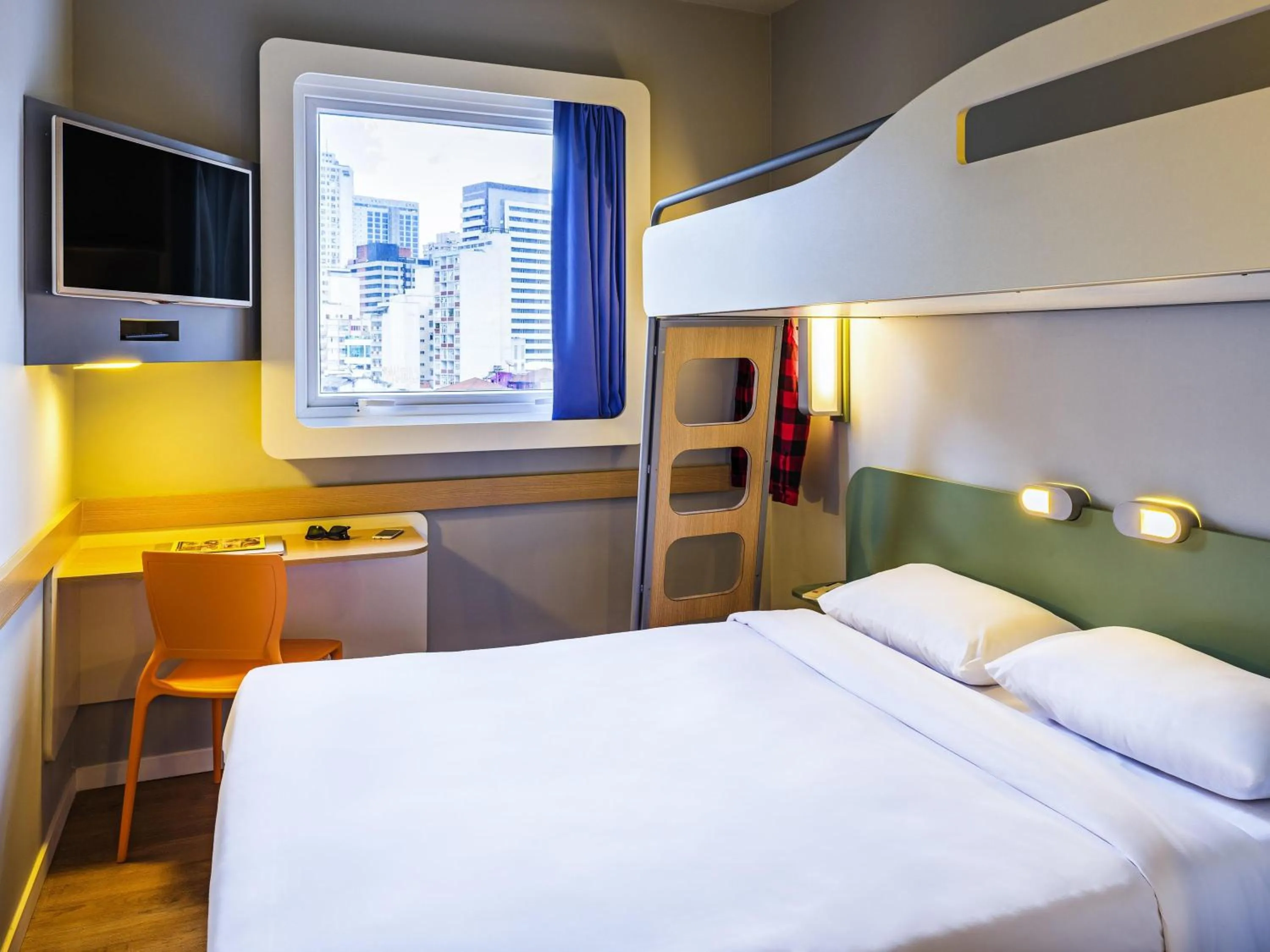 Bedroom, Bed in ibis budget SP Frei Caneca