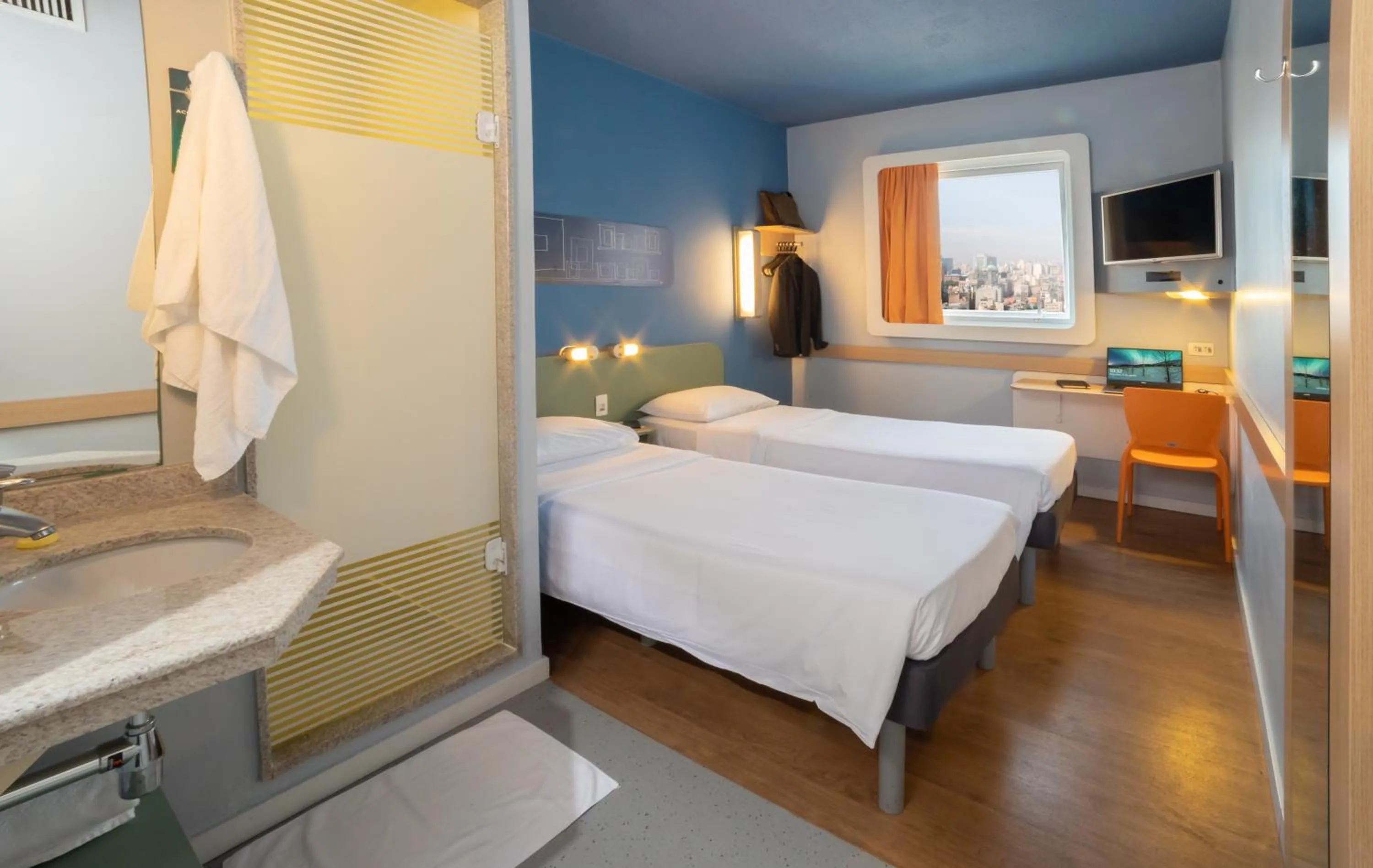 Bedroom, Bed in ibis budget SP Frei Caneca