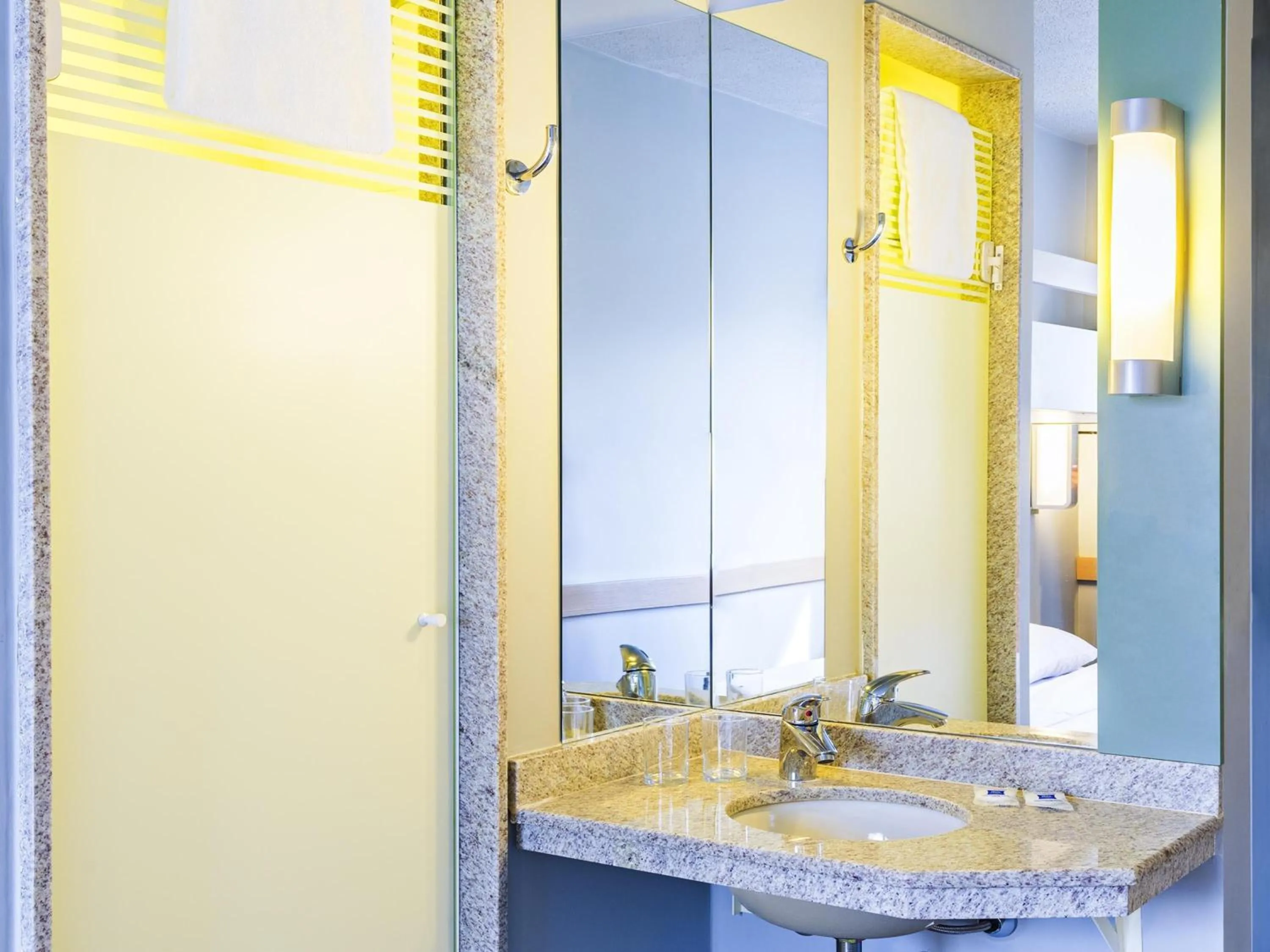 Bedroom in ibis budget SP Frei Caneca