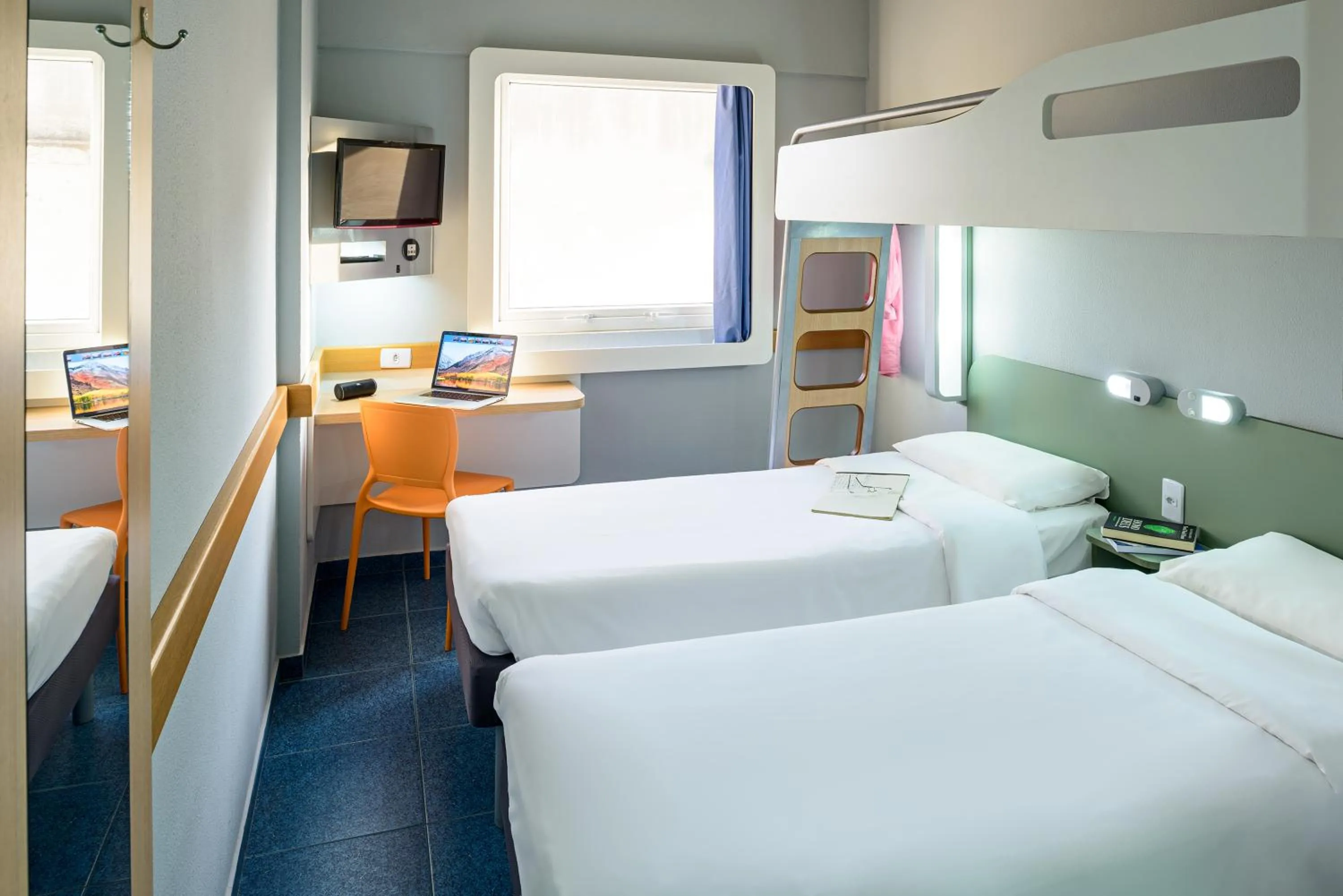 Pets, Bed in ibis budget Belem