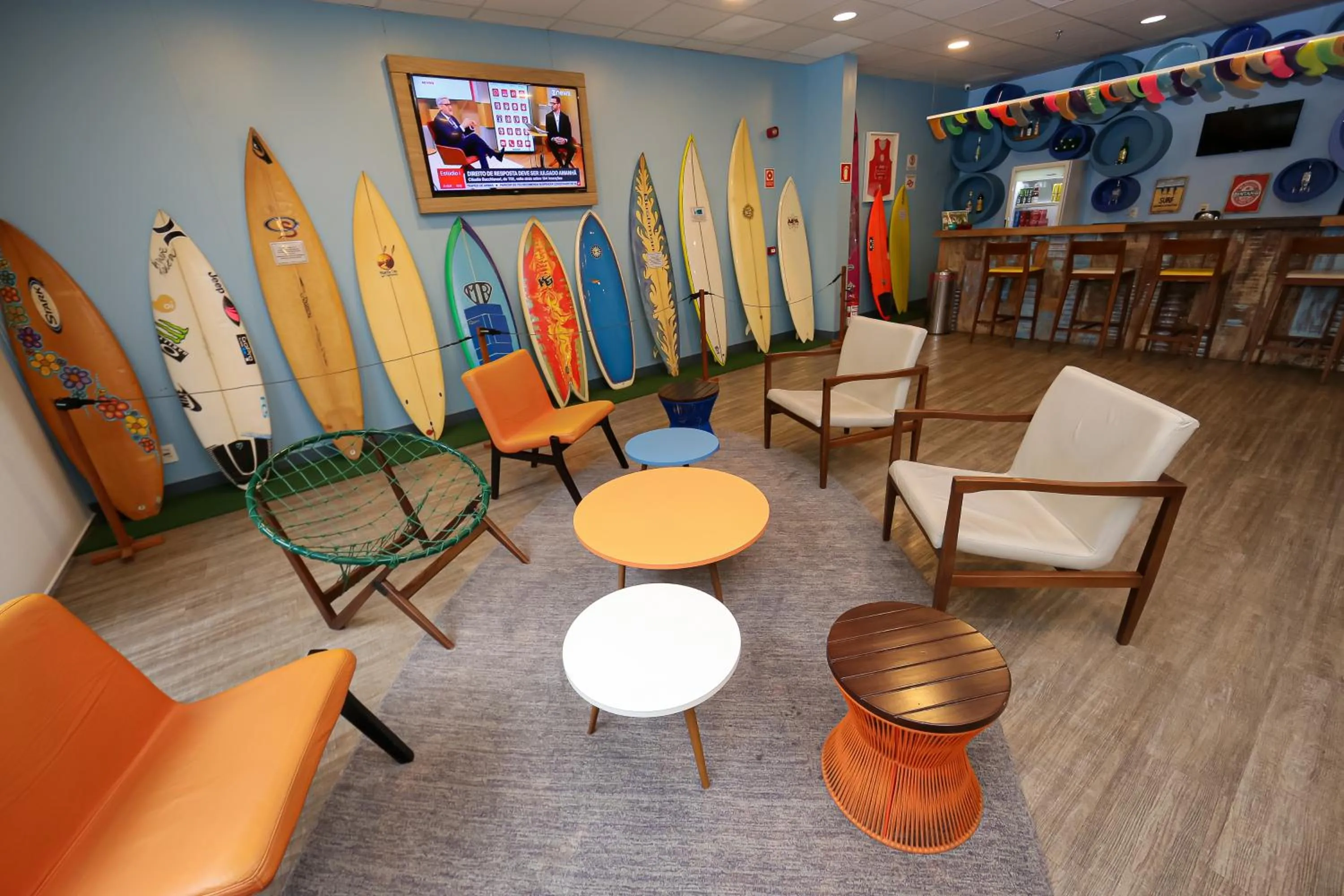 Communal lounge/ TV room in Delphin Surf Hotel