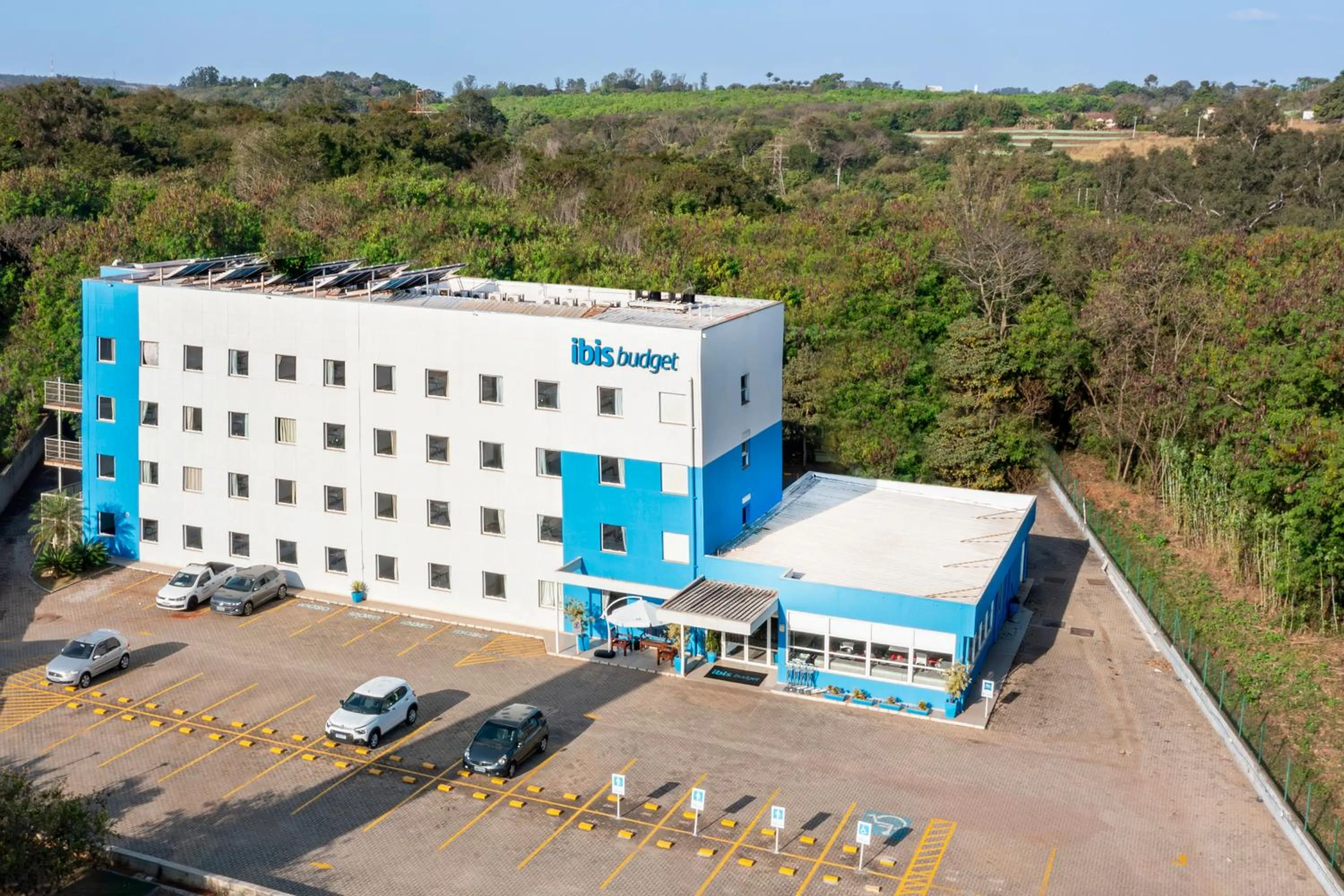 Facade/entrance in ibis budget Piracicaba