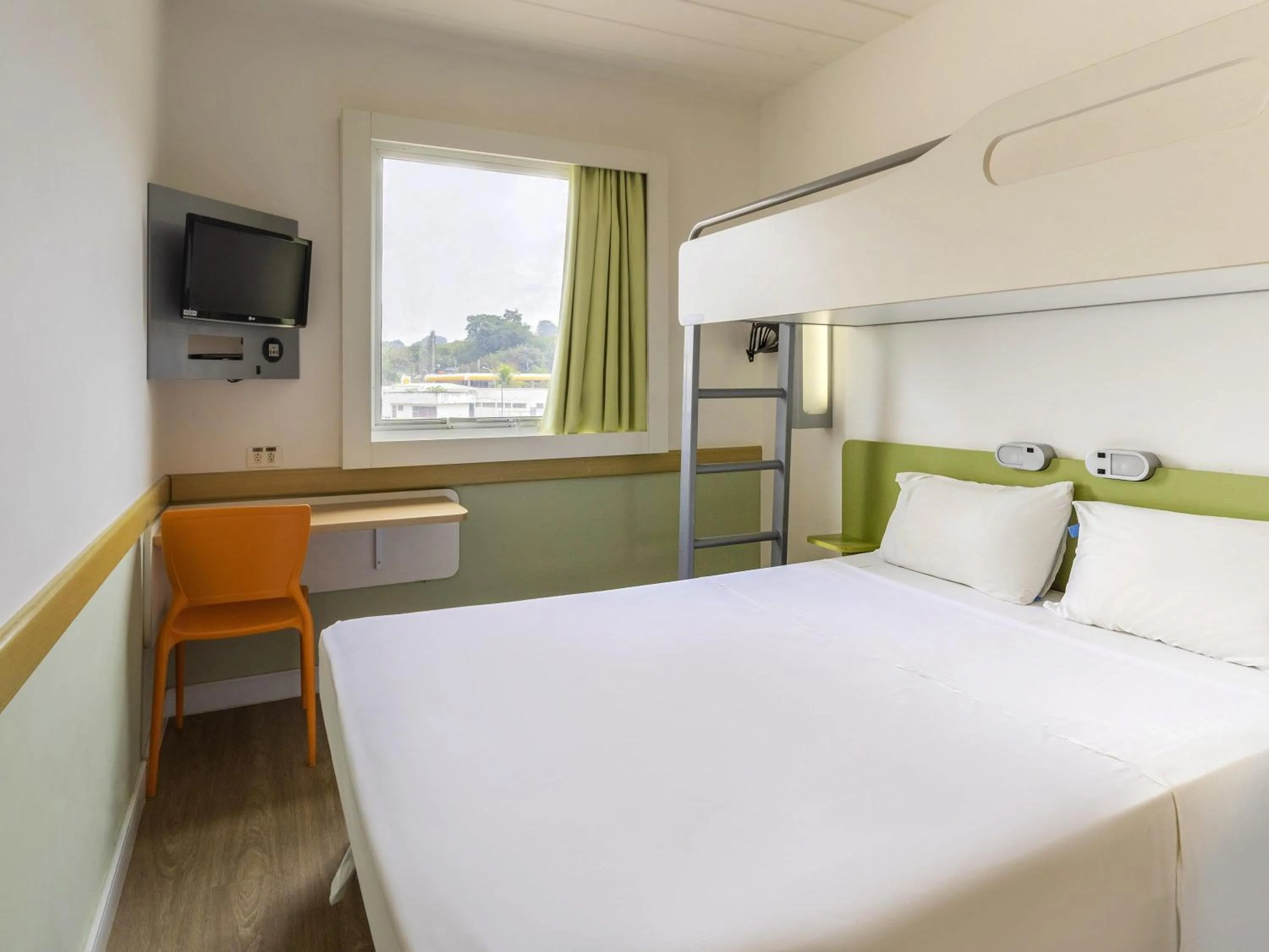 Bedroom, Bed in ibis budget Piracicaba