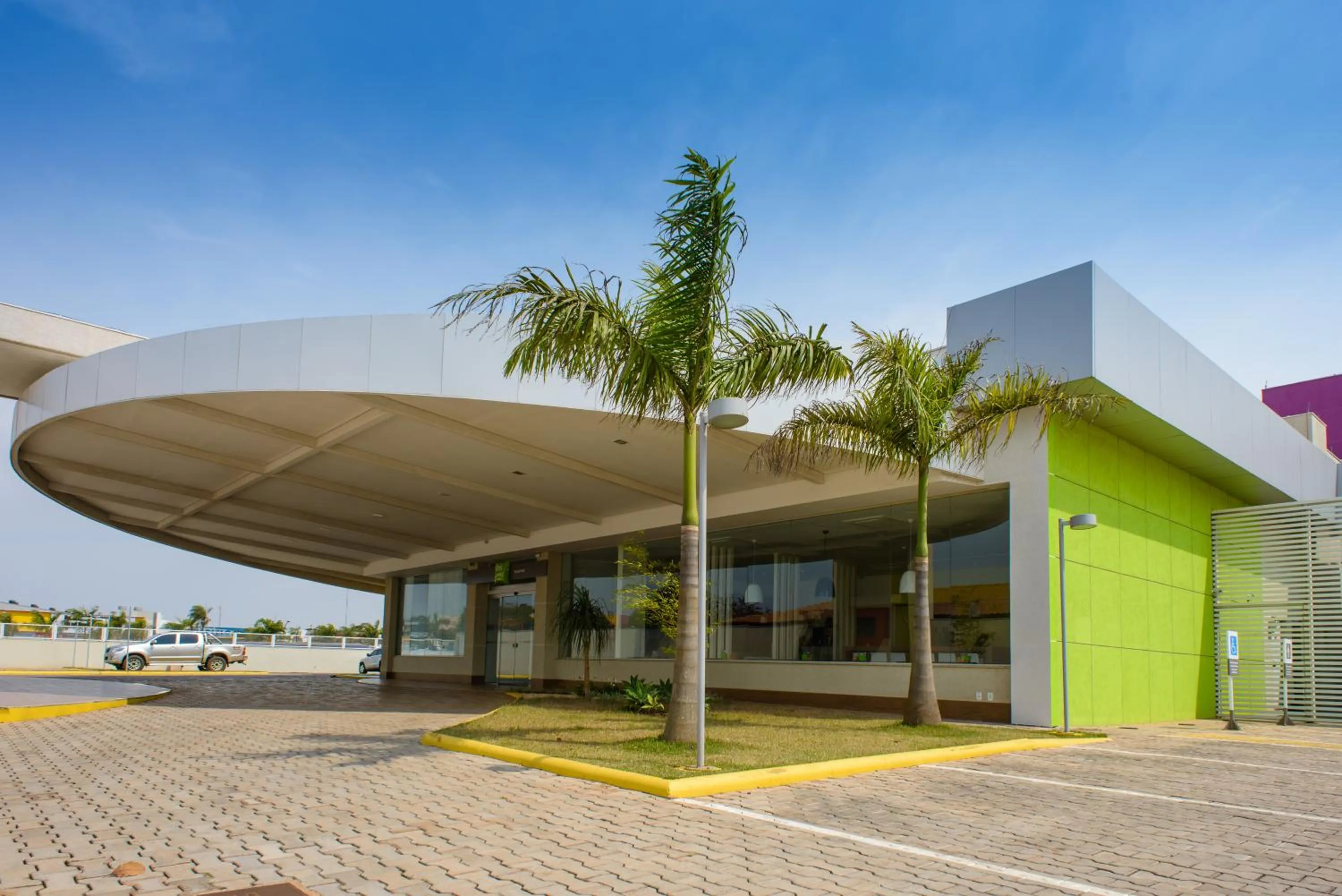 Facade/entrance in ibis Styles Ponta Pora
