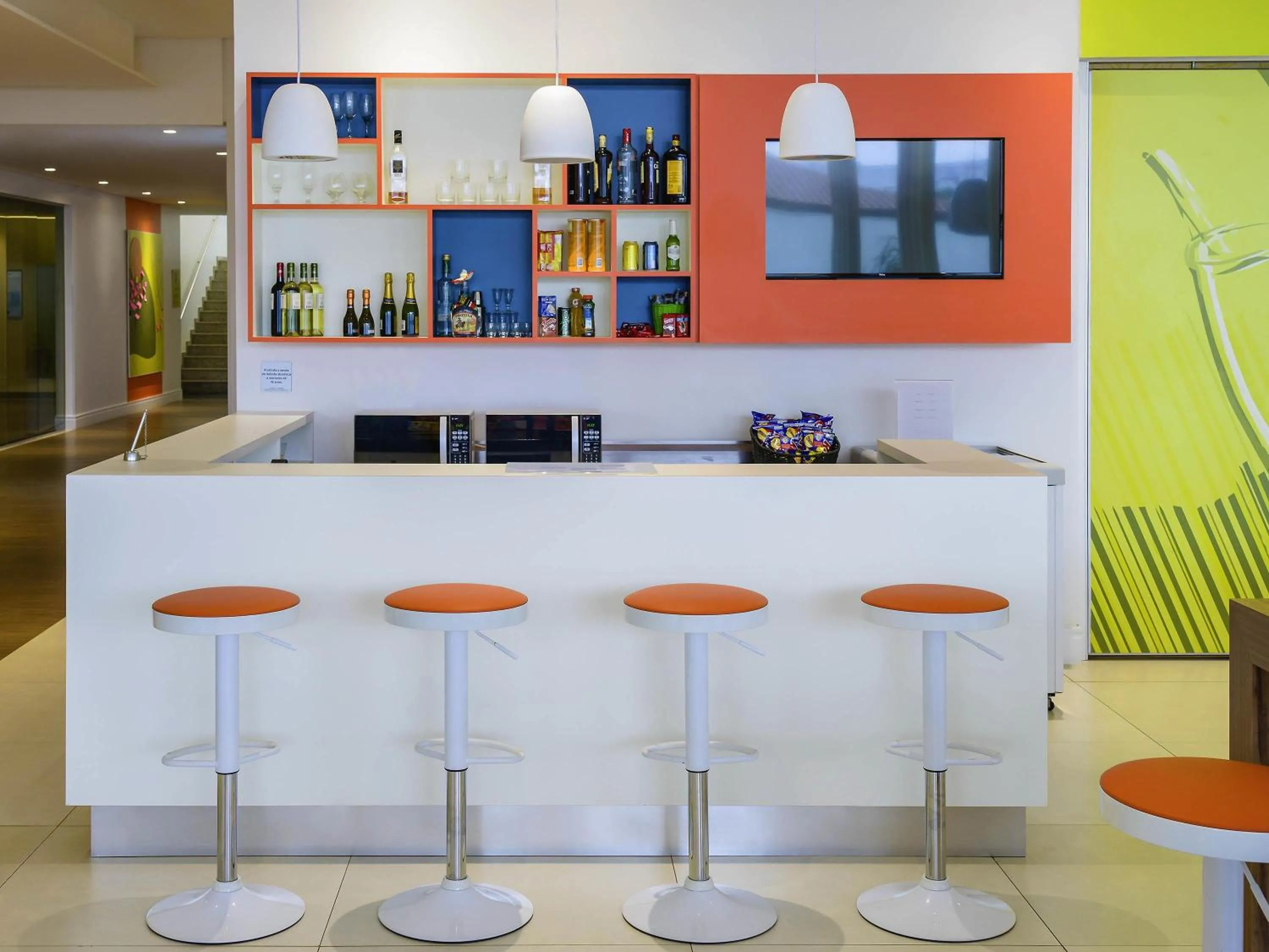 Lounge or bar in ibis Styles Ponta Pora